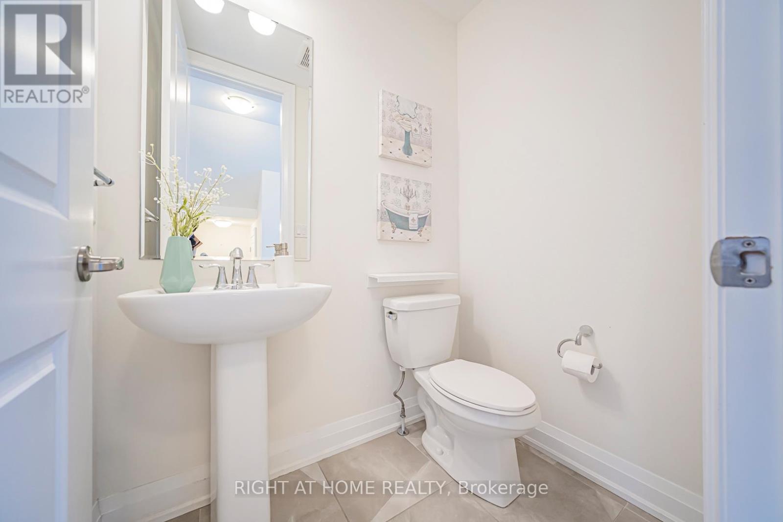 166 Fowley Drive, Oakville, Ontario  L6L 0M8 - Photo 5 - W12604482