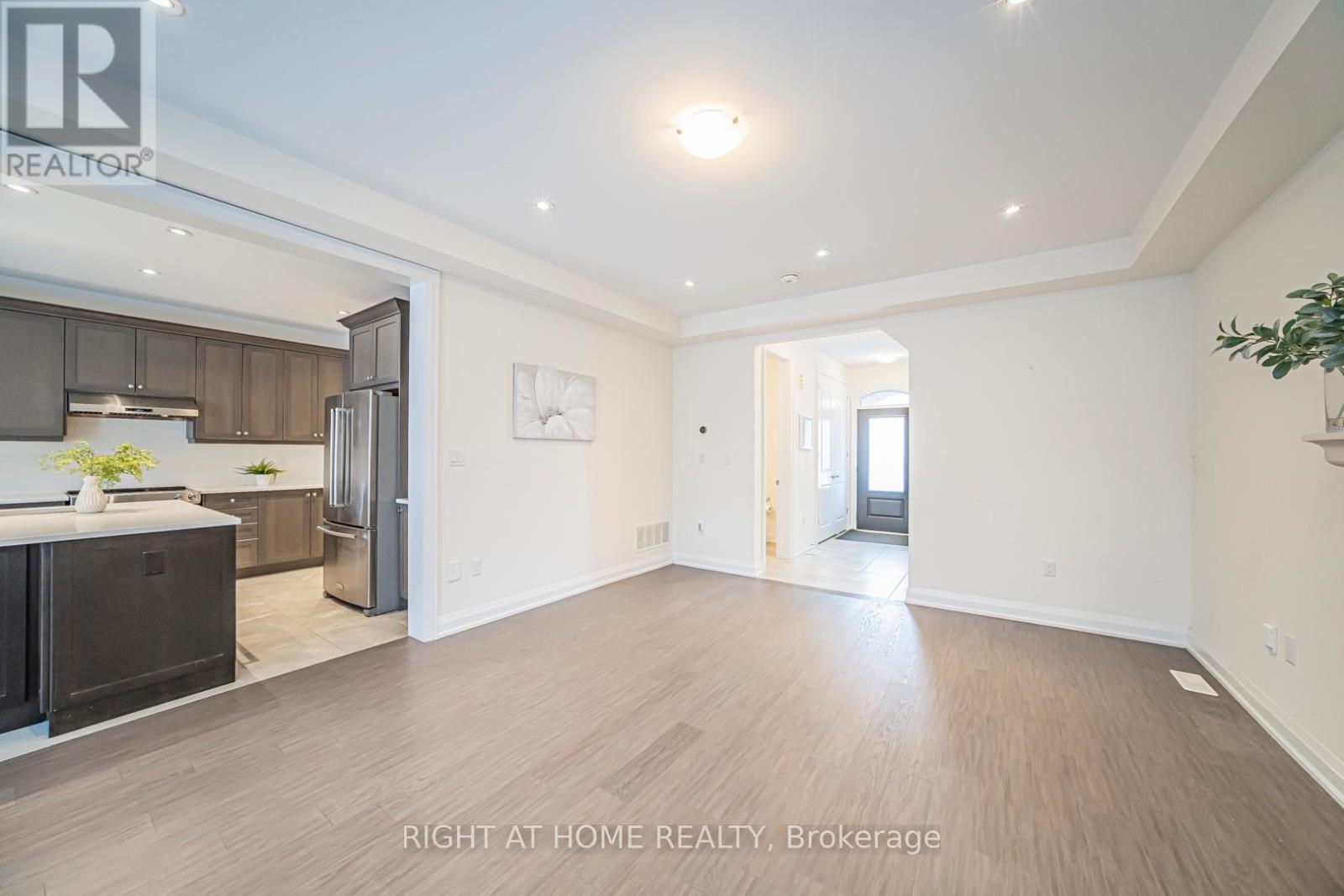 166 Fowley Drive, Oakville, Ontario  L6L 0M8 - Photo 8 - W12604482