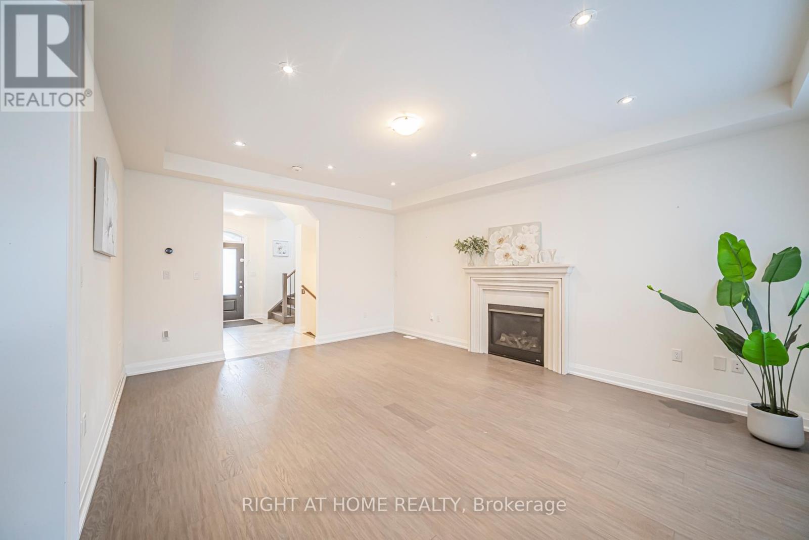 166 Fowley Drive, Oakville, Ontario  L6L 0M8 - Photo 9 - W12604482