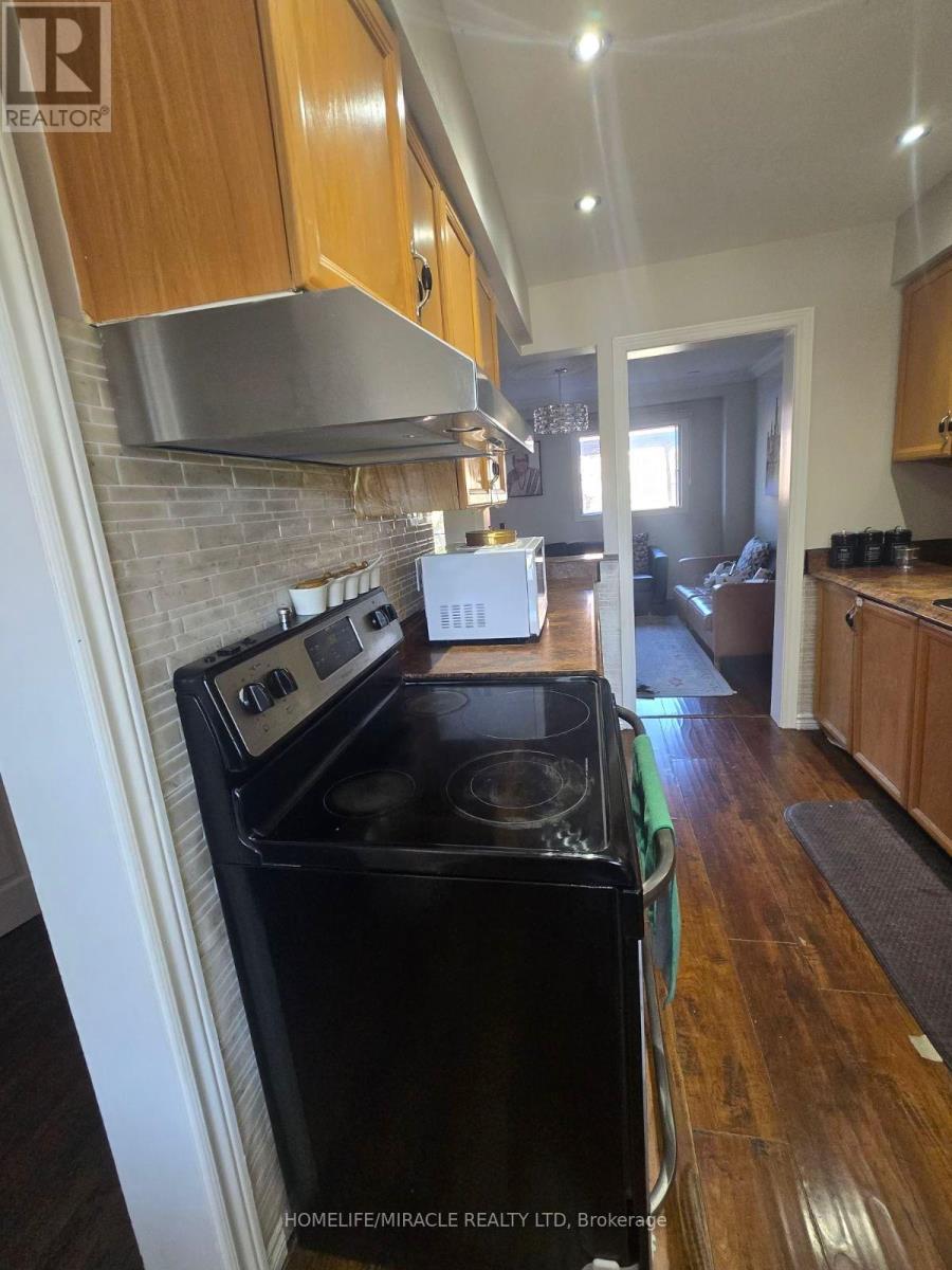 35 Jay Street, Brampton, Ontario  L6Z 3V5 - Photo 7 - W12604500