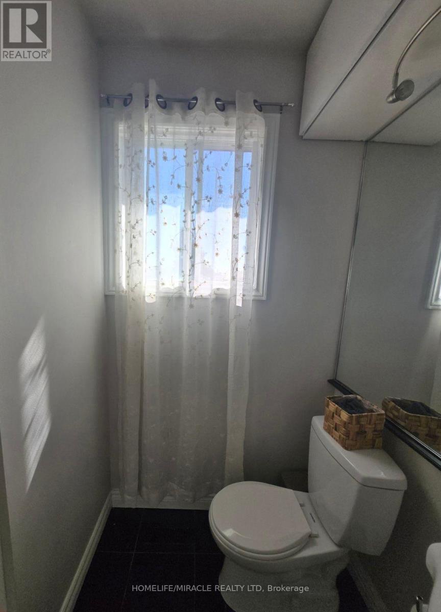 35 Jay Street, Brampton, Ontario  L6Z 3V5 - Photo 9 - W12604500