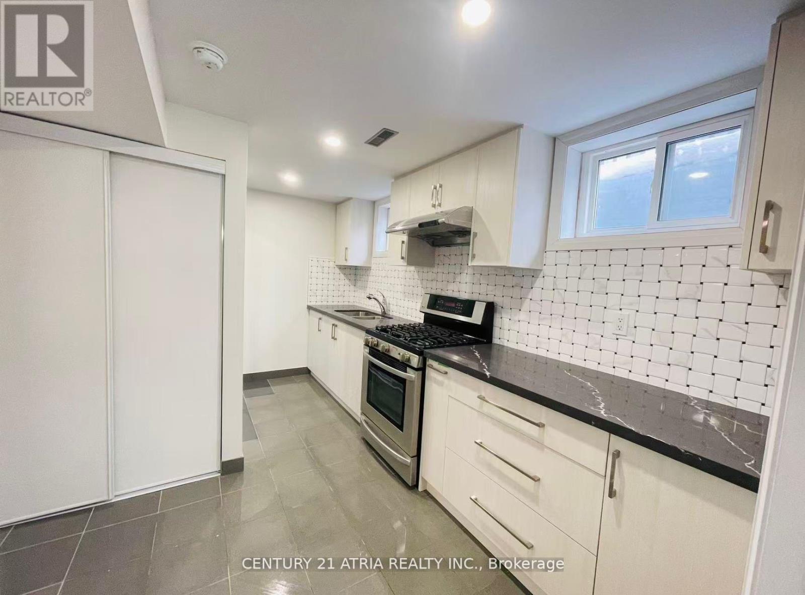 Basement - 3260 Oakglade Crescent, Mississauga, Ontario  L5C 1X3 - Photo 10 - W12604564