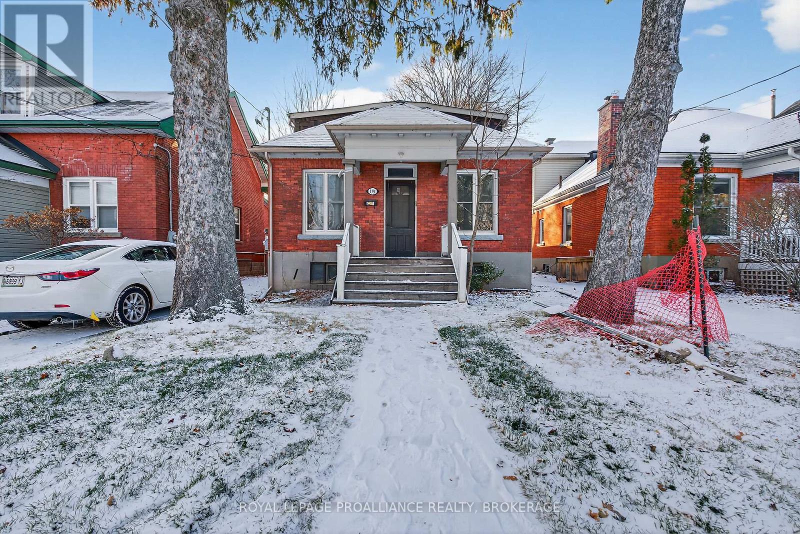 194 Victoria Street, Kingston, Ontario  K7L 3Y8 - Photo 2 - X12604576