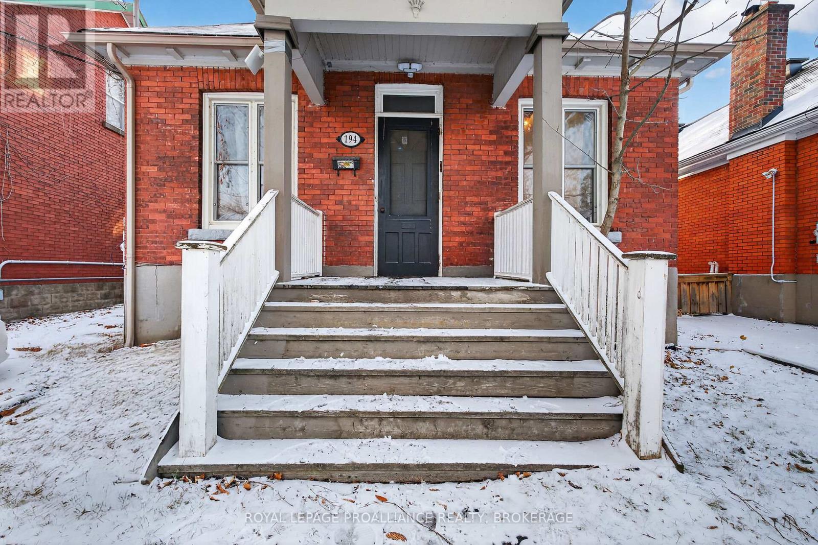 194 Victoria Street, Kingston, Ontario  K7L 3Y8 - Photo 3 - X12604576