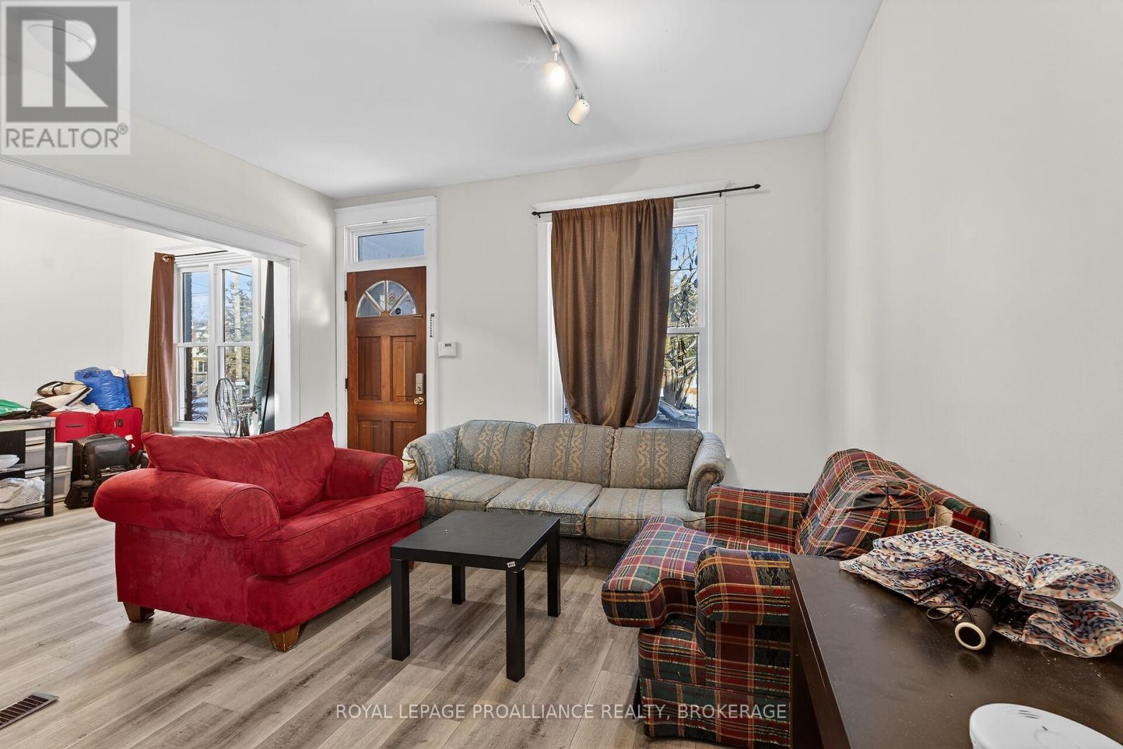 194 Victoria Street, Kingston, Ontario  K7L 3Y8 - Photo 4 - X12604576