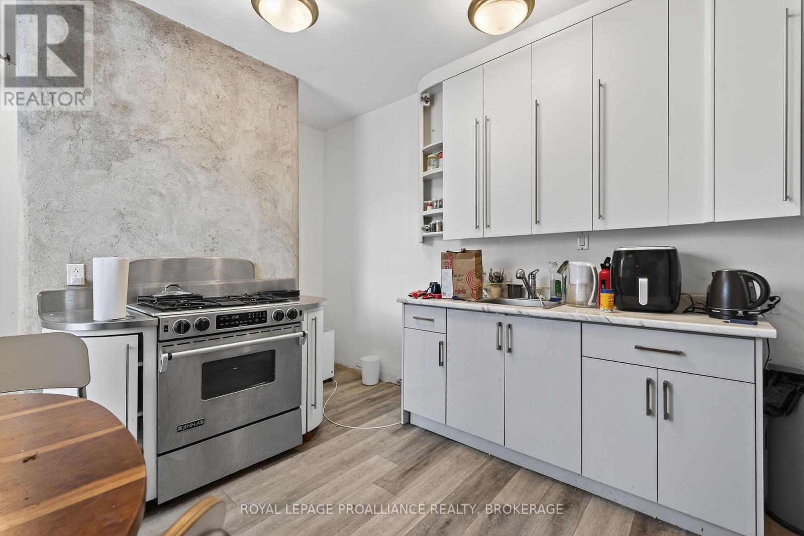 194 Victoria Street, Kingston, Ontario  K7L 3Y8 - Photo 8 - X12604576