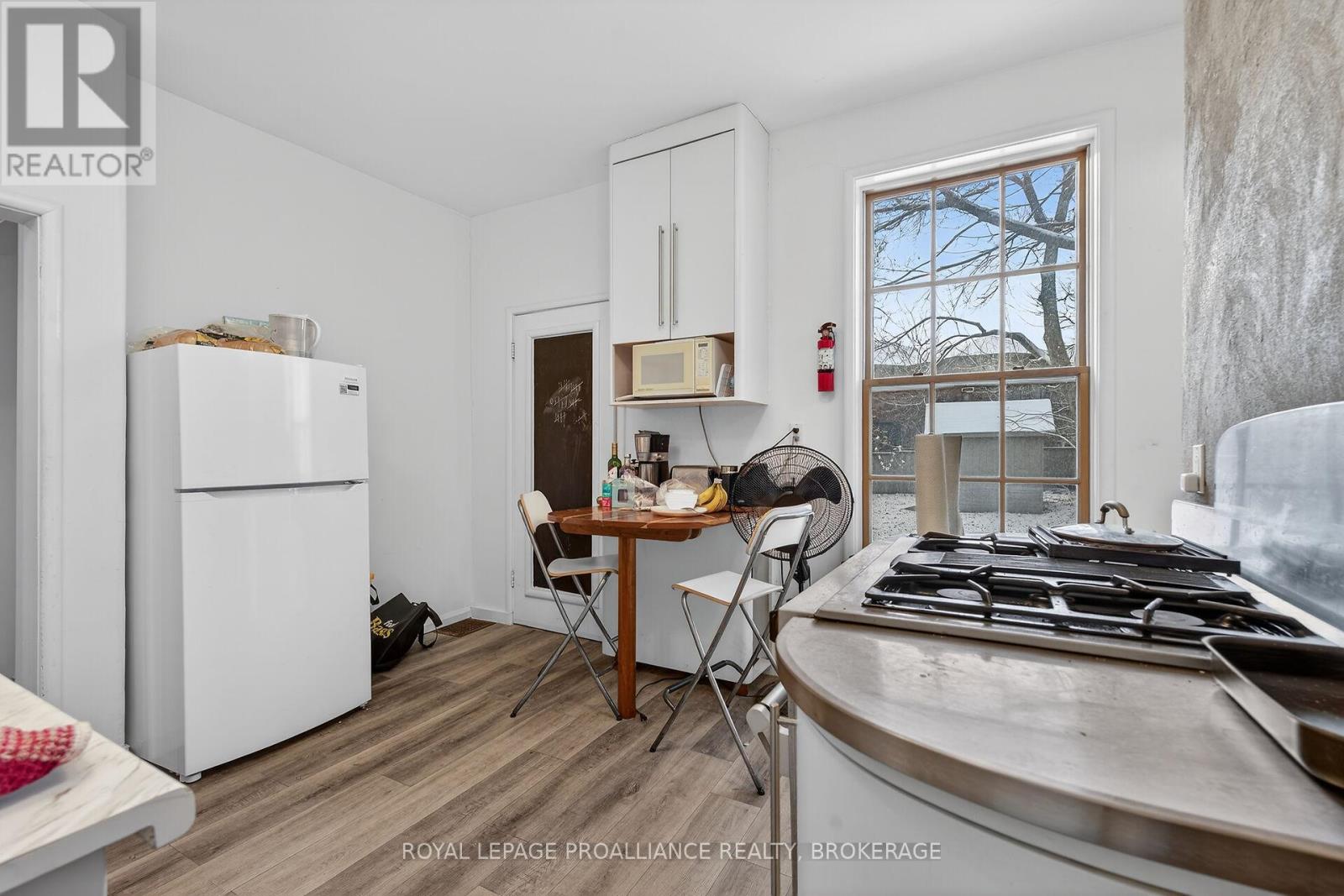 194 Victoria Street, Kingston, Ontario  K7L 3Y8 - Photo 9 - X12604576