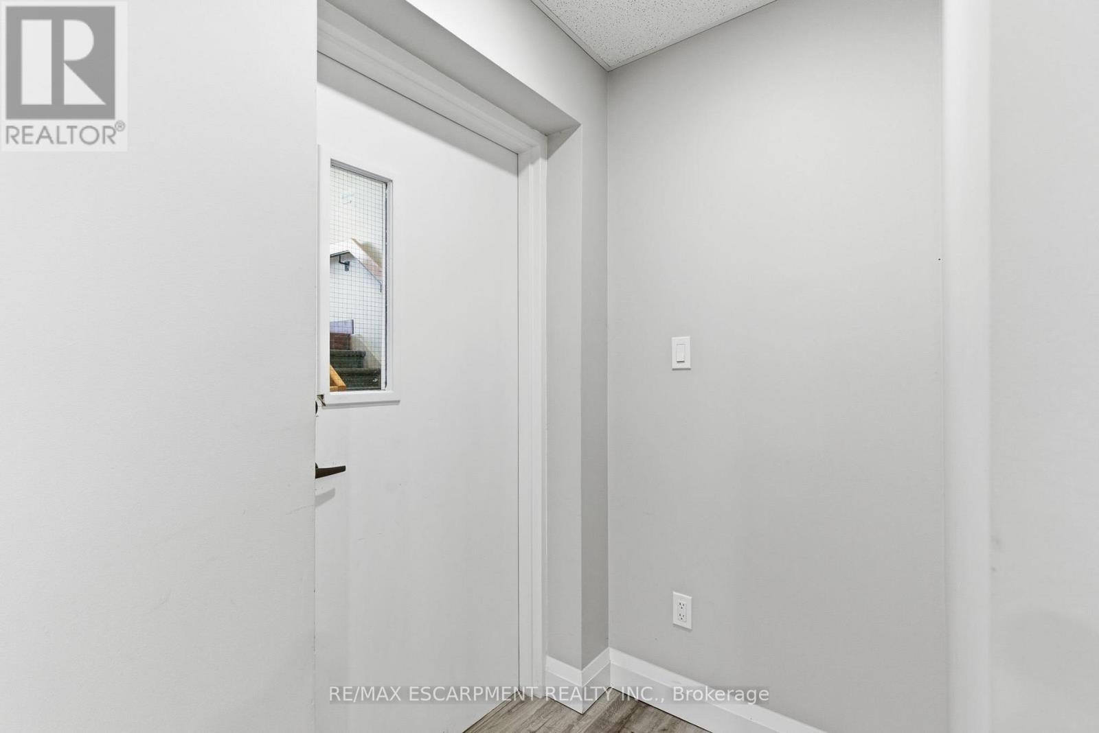 102 - 838 Fennell Avenue E, Hamilton, Ontario  L8V 1V6 - Photo 11 - X12604272