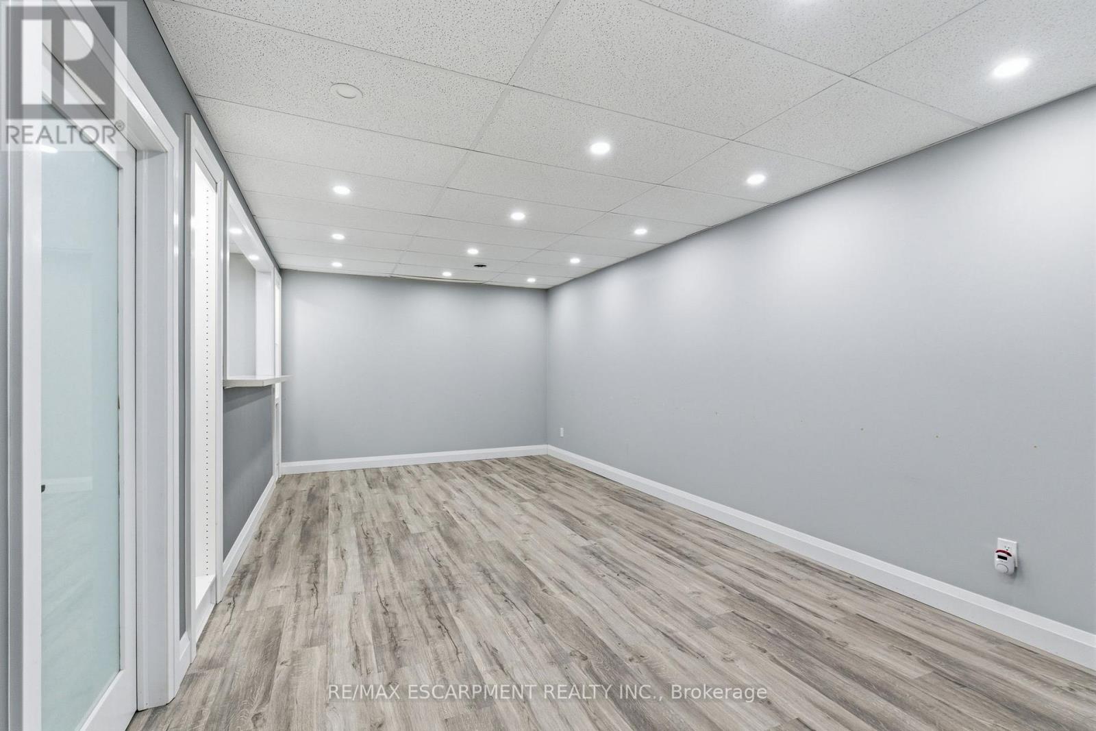 102 - 838 Fennell Avenue E, Hamilton, Ontario  L8V 1V6 - Photo 14 - X12604272