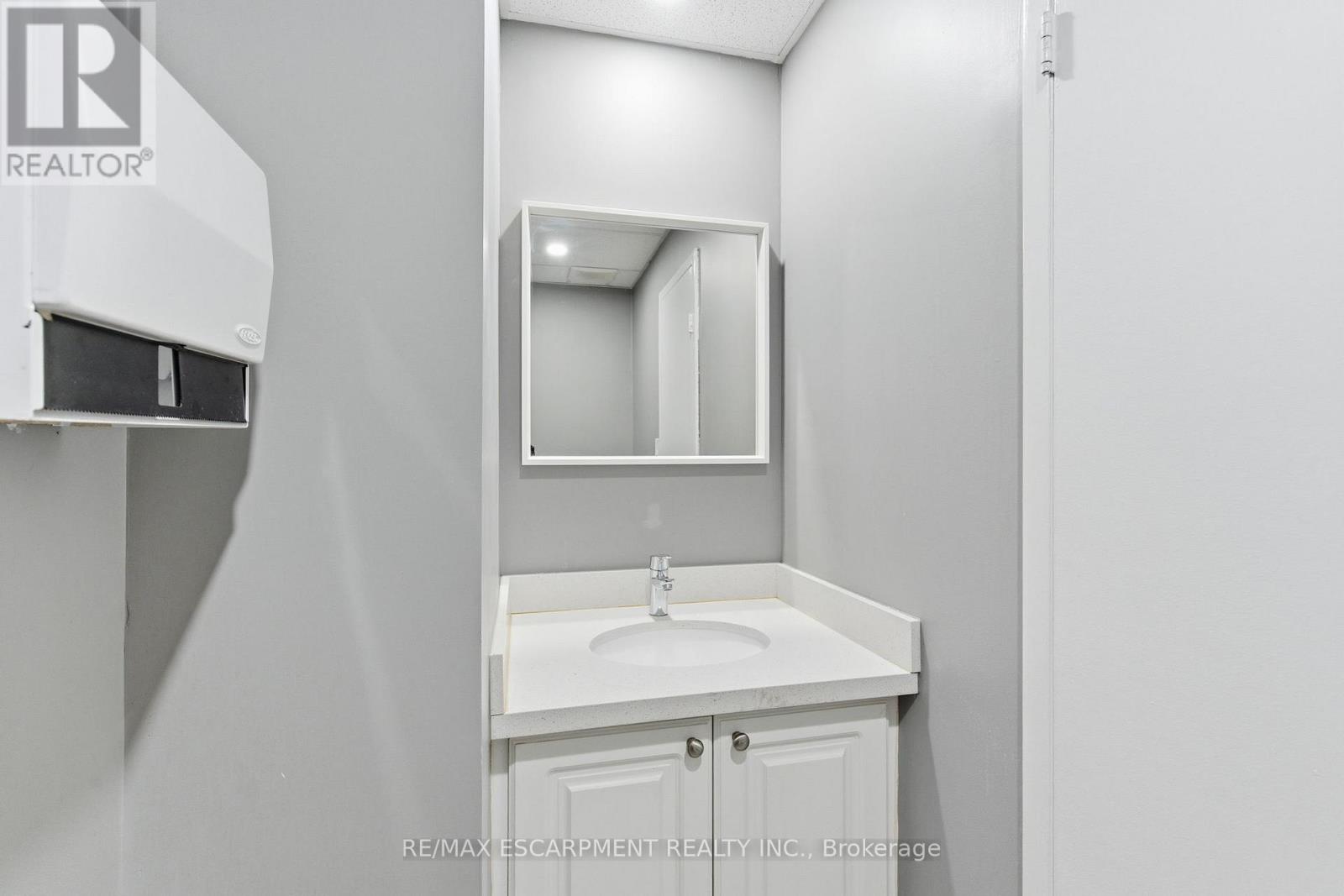 102 - 838 Fennell Avenue E, Hamilton, Ontario  L8V 1V6 - Photo 21 - X12604272