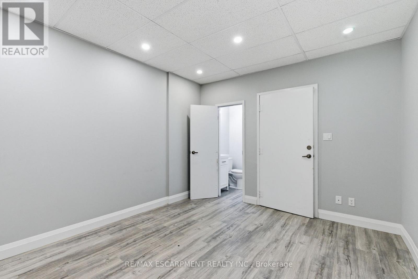 102 - 838 Fennell Avenue E, Hamilton, Ontario  L8V 1V6 - Photo 24 - X12604272