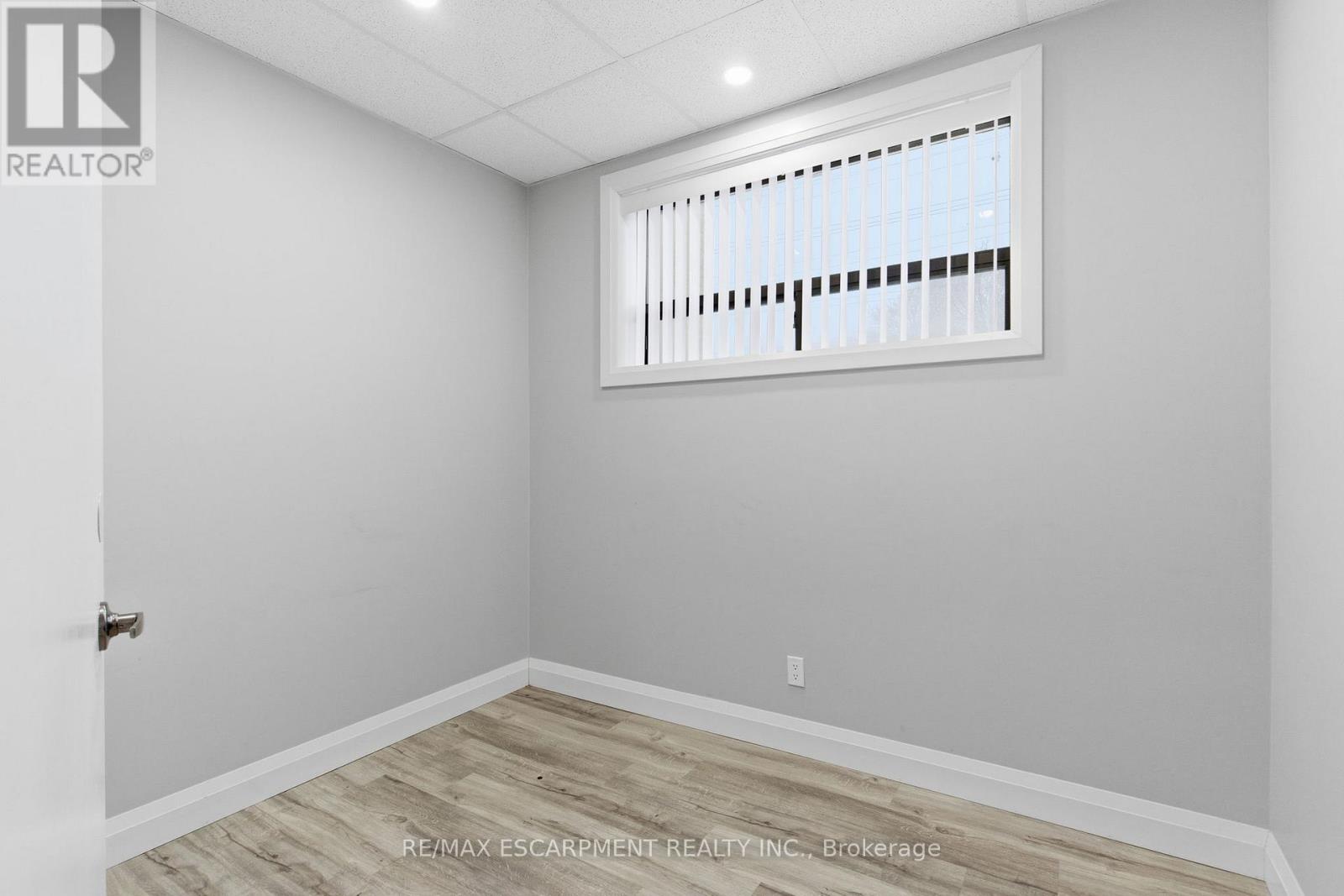 102 - 838 Fennell Avenue E, Hamilton, Ontario  L8V 1V6 - Photo 33 - X12604272