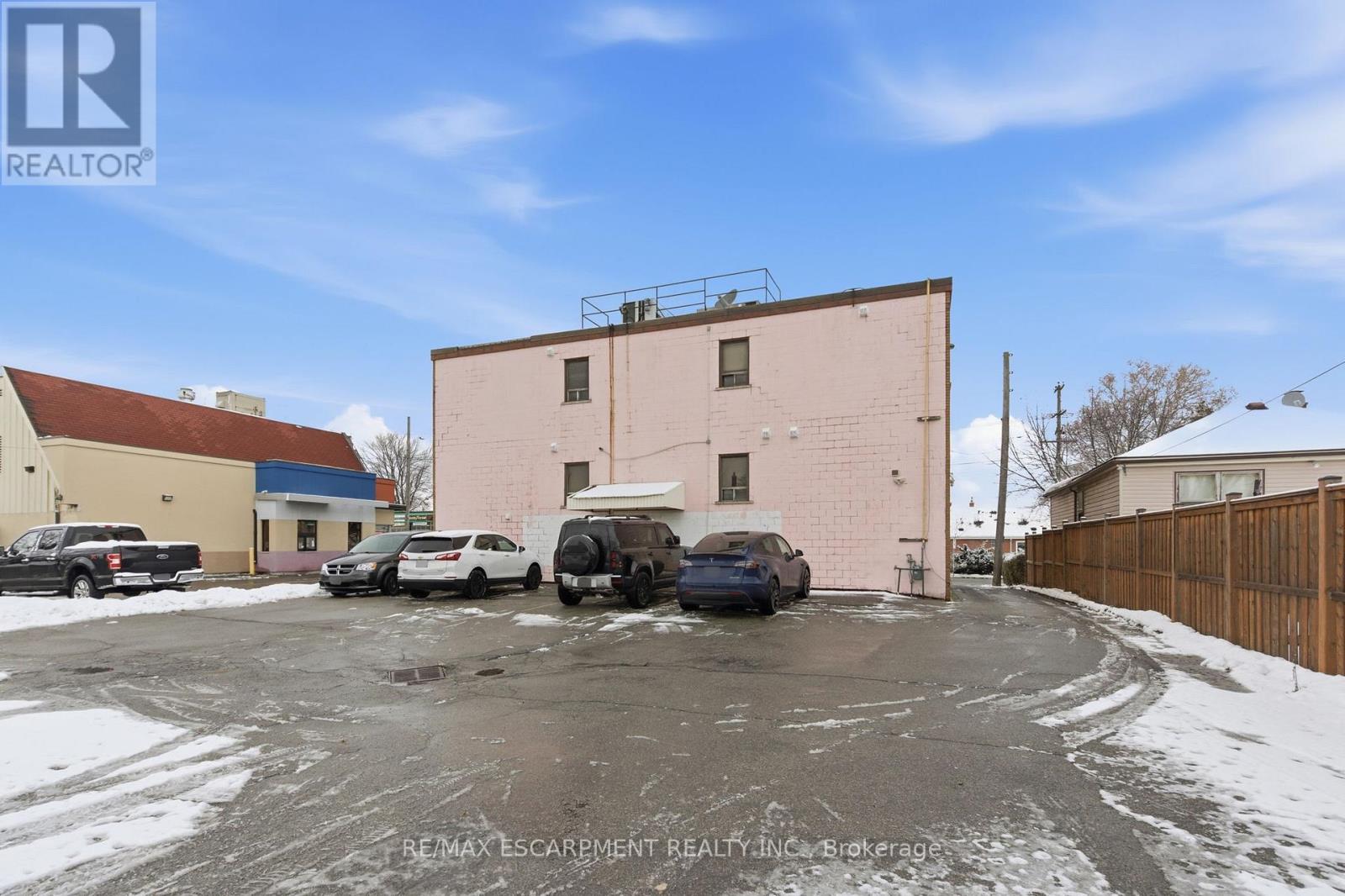 102 - 838 Fennell Avenue E, Hamilton, Ontario  L8V 1V6 - Photo 5 - X12604272