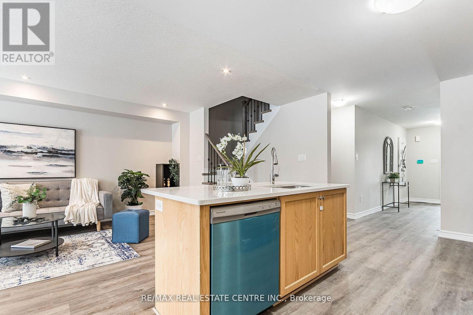 10 Utter Place, Hamilton, Ontario  L8J 0H7 - Photo 16 - X12604330