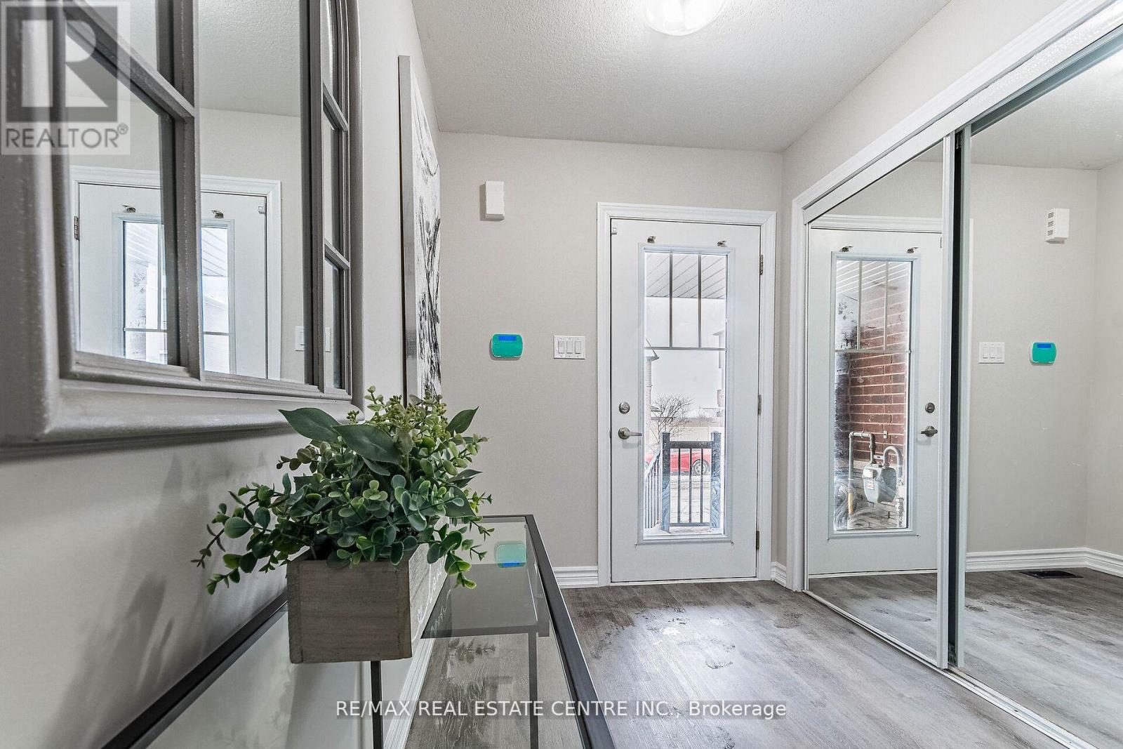 10 Utter Place, Hamilton, Ontario  L8J 0H7 - Photo 7 - X12604330