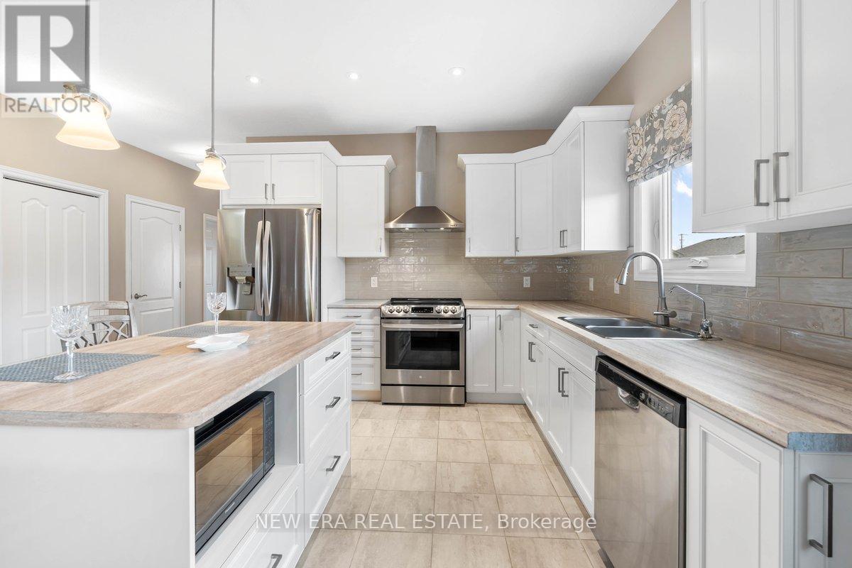 17 Dorchester Drive, Prince Edward County, Ontario  K0K 3L0 - Photo 8 - X12604558