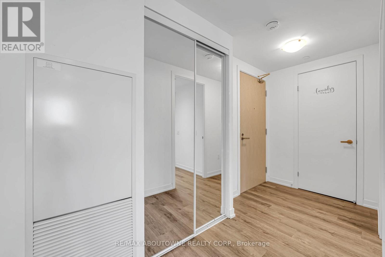 1607 - 138 Downes Street, Toronto, Ontario  M5E 0E4 - Photo 3 - C12480549