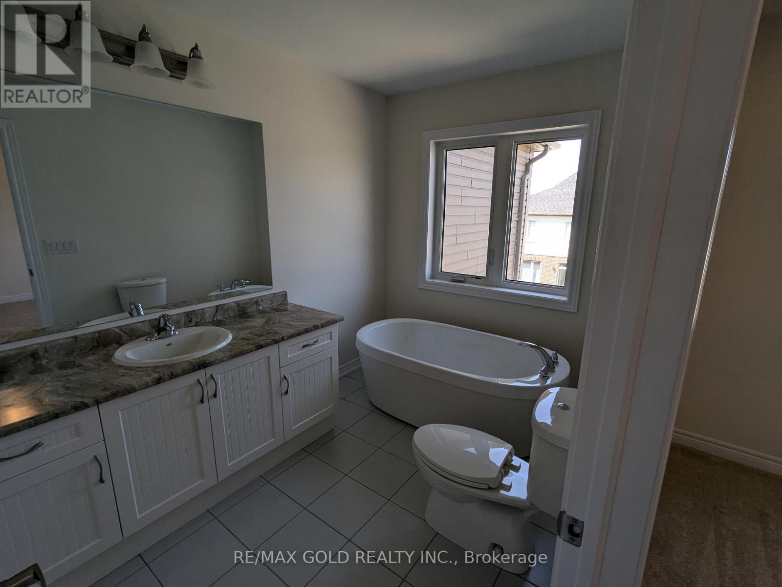 203 Broadacre Drive, Kitchener, Ontario  N2R 0S6 - Photo 12 - X12601246