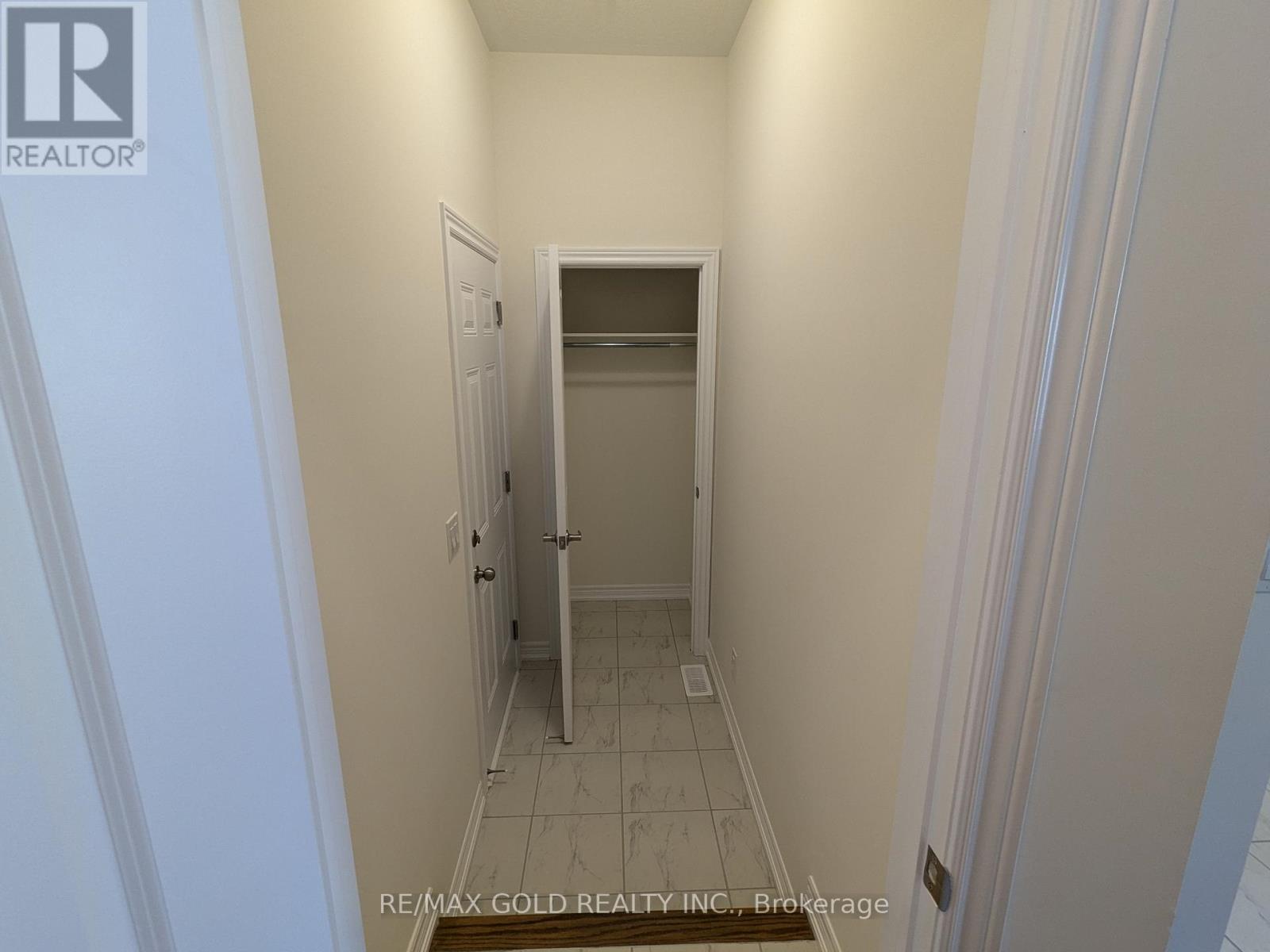 203 Broadacre Drive, Kitchener, Ontario  N2R 0S6 - Photo 6 - X12601246