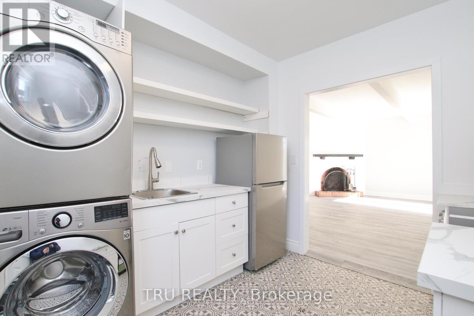 B - 86 Elvaston Avenue, Ottawa, Ontario  K2G 3X9 - Photo 7 - X12604582