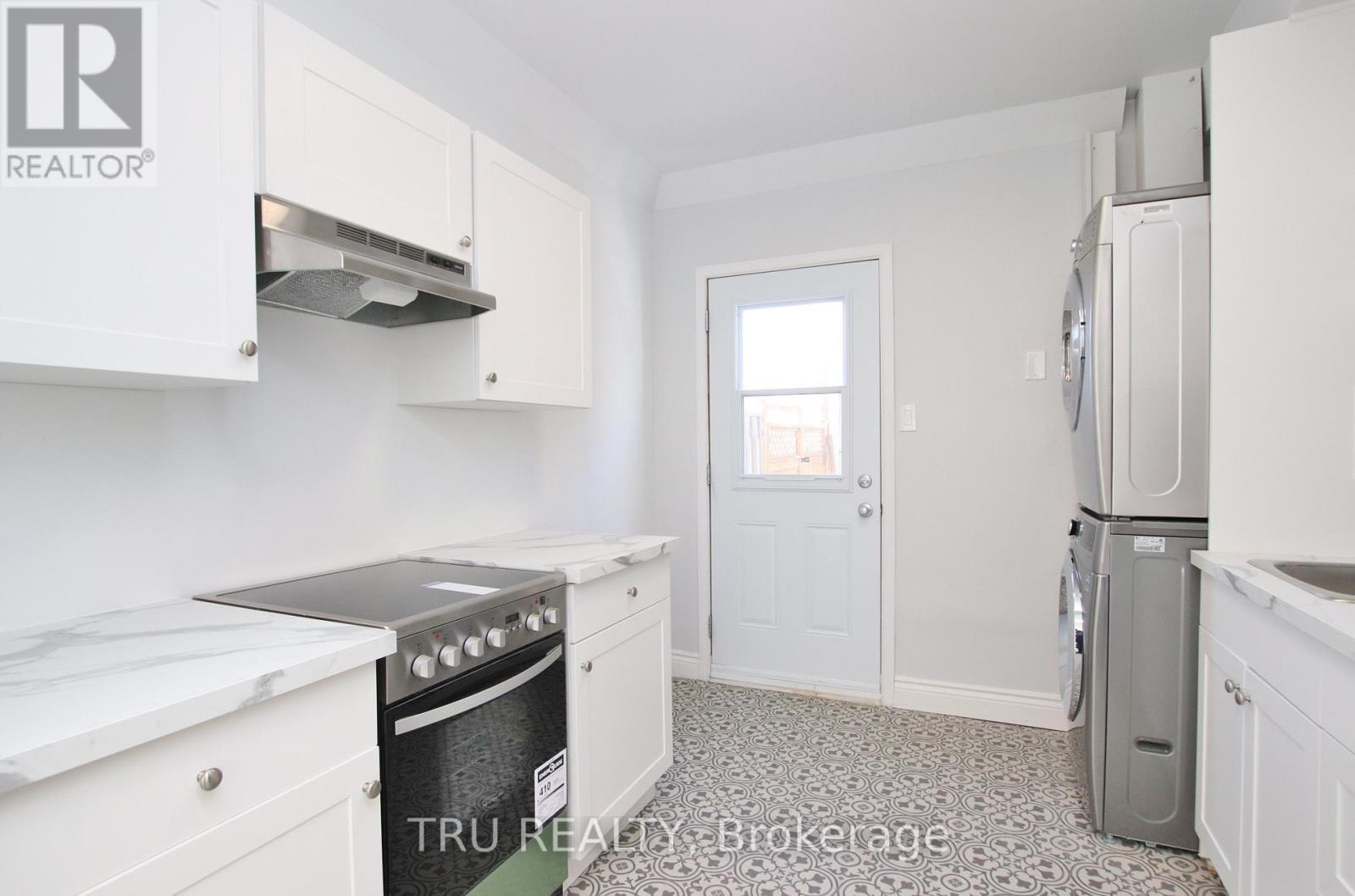 B - 86 Elvaston Avenue, Ottawa, Ontario  K2G 3X9 - Photo 9 - X12604582