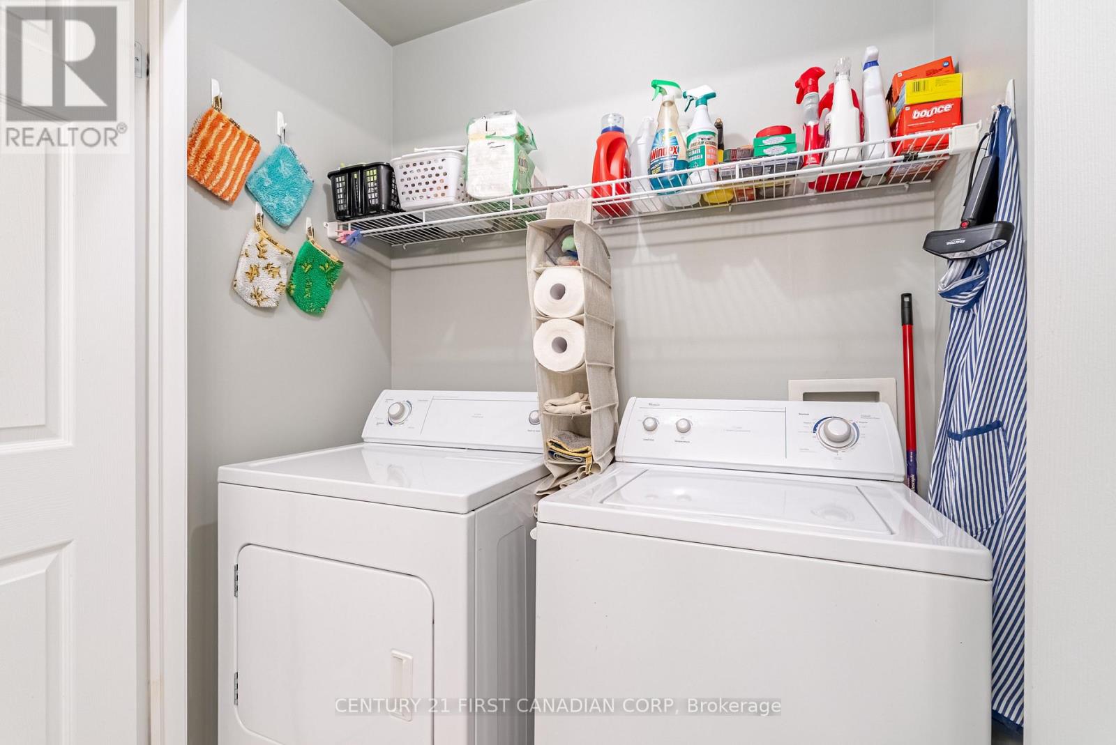 Photo 26 of 41 for 17 - 95 Capulet Lane