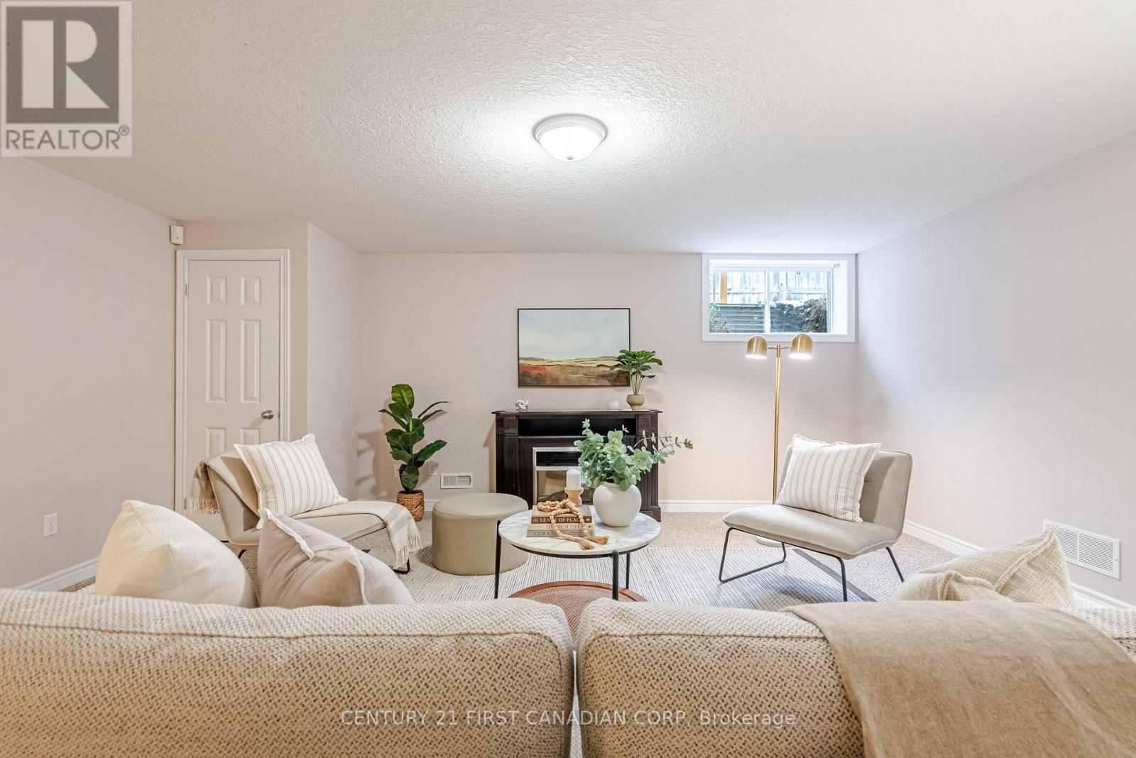 Photo 33 of 41 for 17 - 95 Capulet Lane