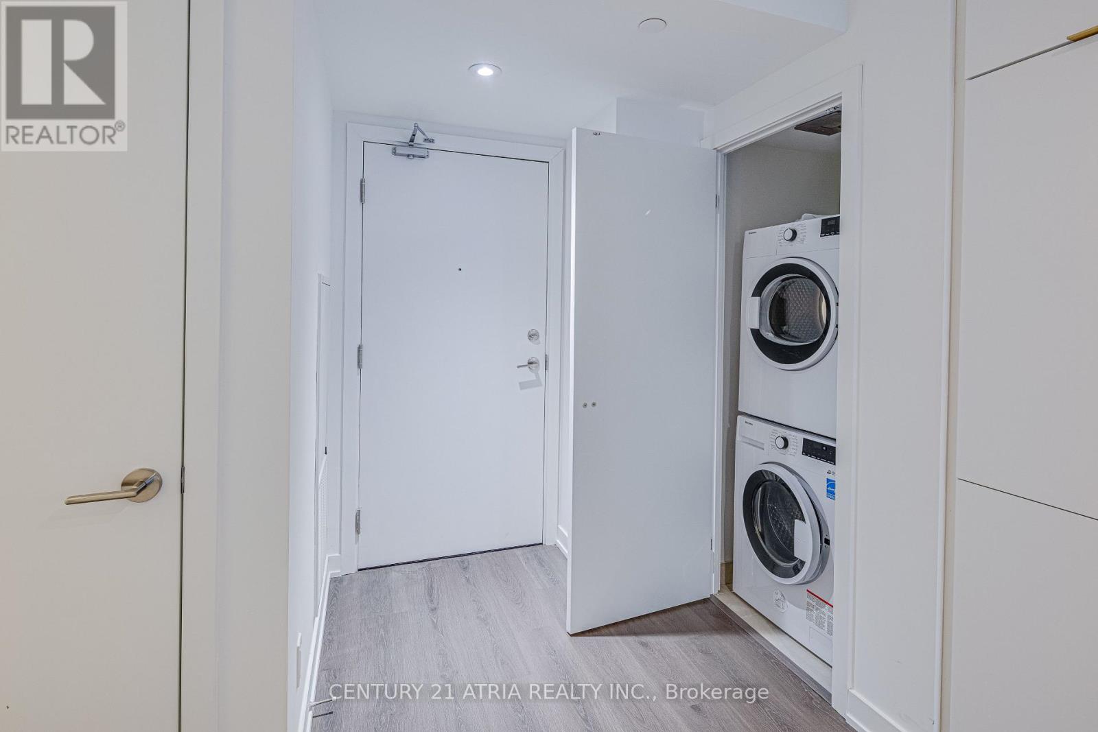 1702 - 8 Wellesley Street W, Toronto (Bay Street Corridor), Ontario  M4Y 0J5 - Photo 15 - C12565538