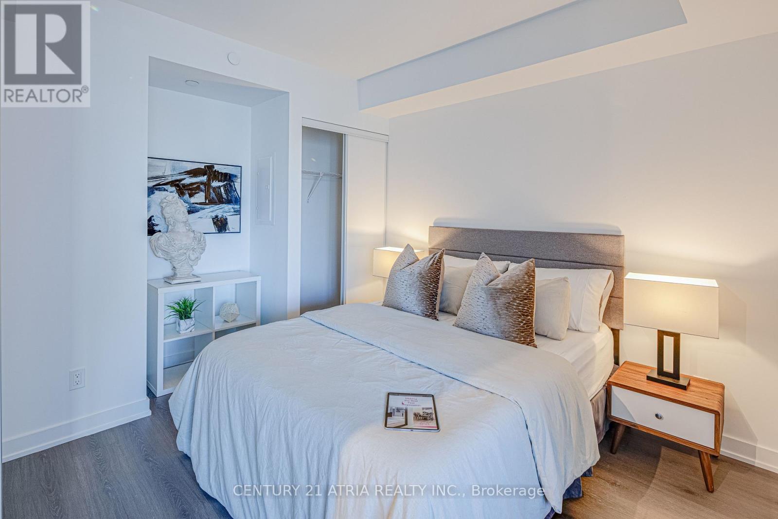 4007 - 8 Wellesley Street W, Toronto, Ontario  M4Y 0J5 - Photo 8 - C12565602