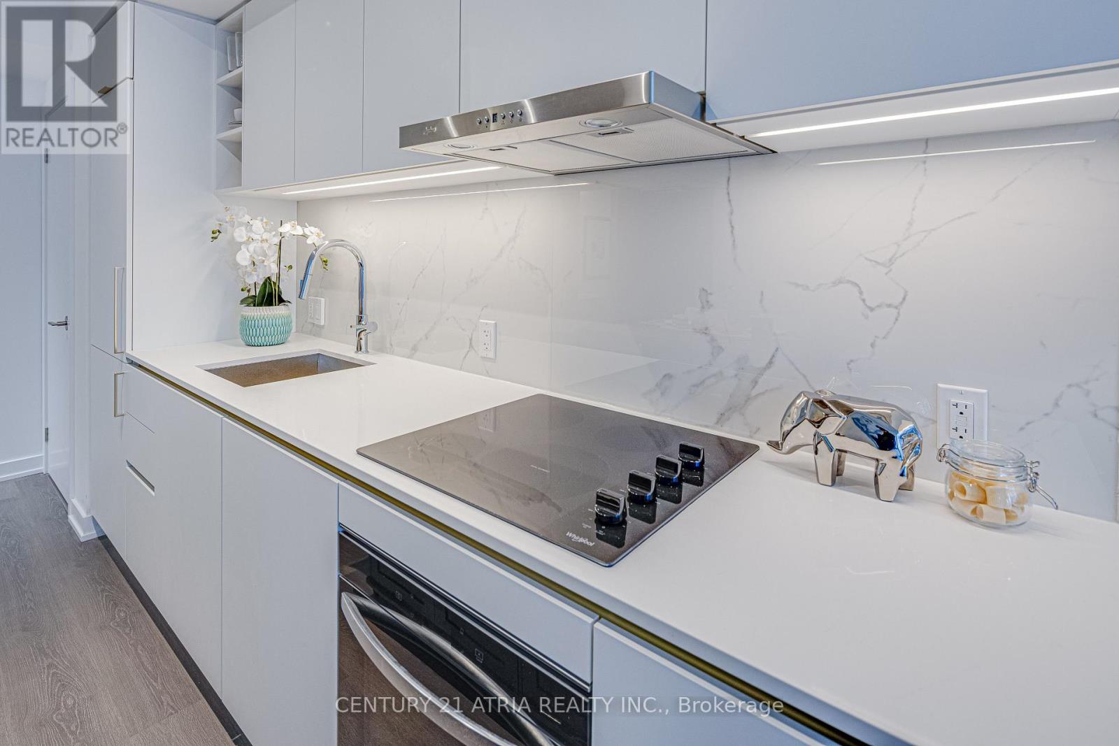 1702 - 8 Wellesley Street W, Toronto (Bay Street Corridor), Ontario  M4Y 0J5 - Photo 4 - C12565538