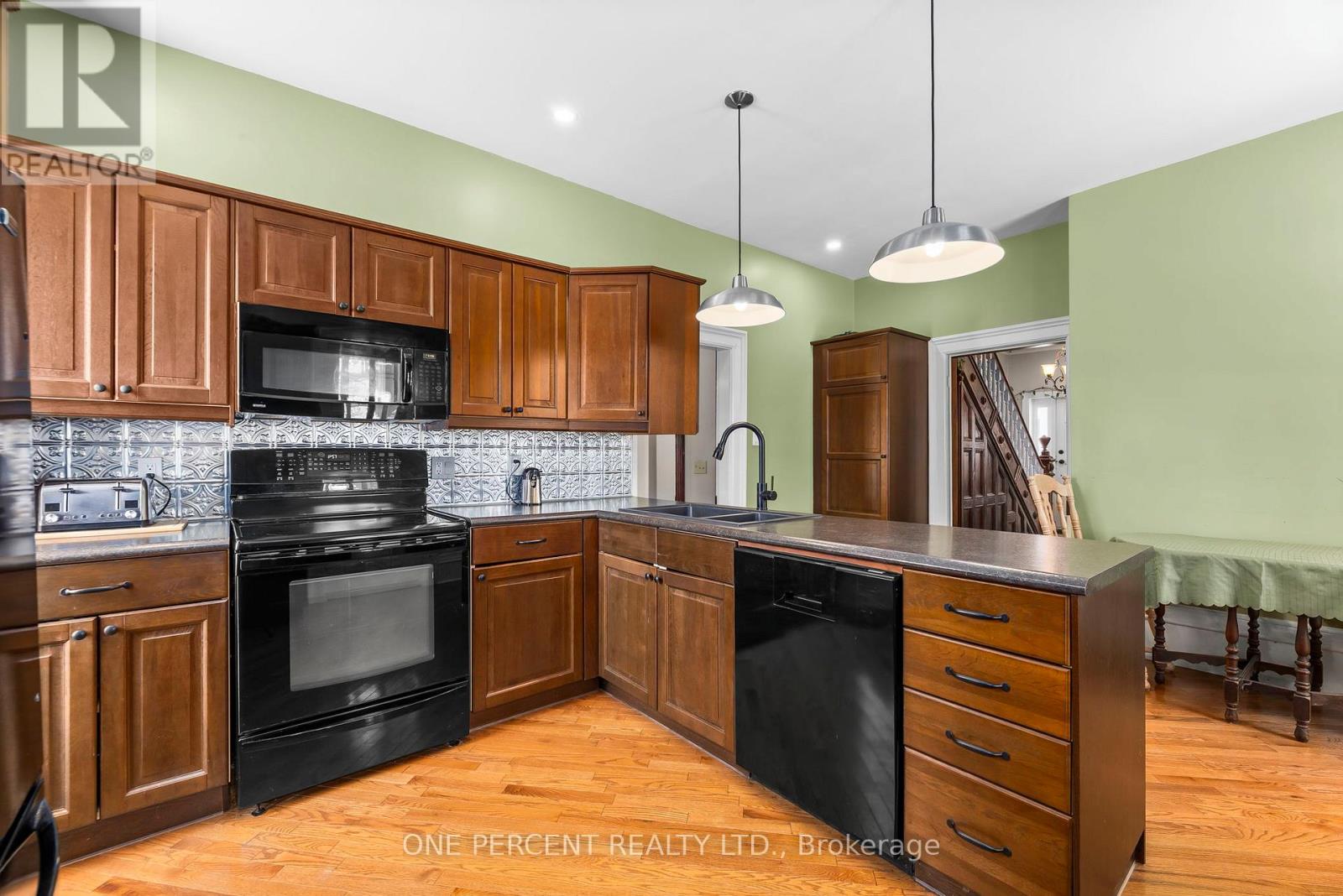 100 Nappadale Street, Kawartha Lakes, Ontario  K0M 2T0 - Photo 8 - X12602598