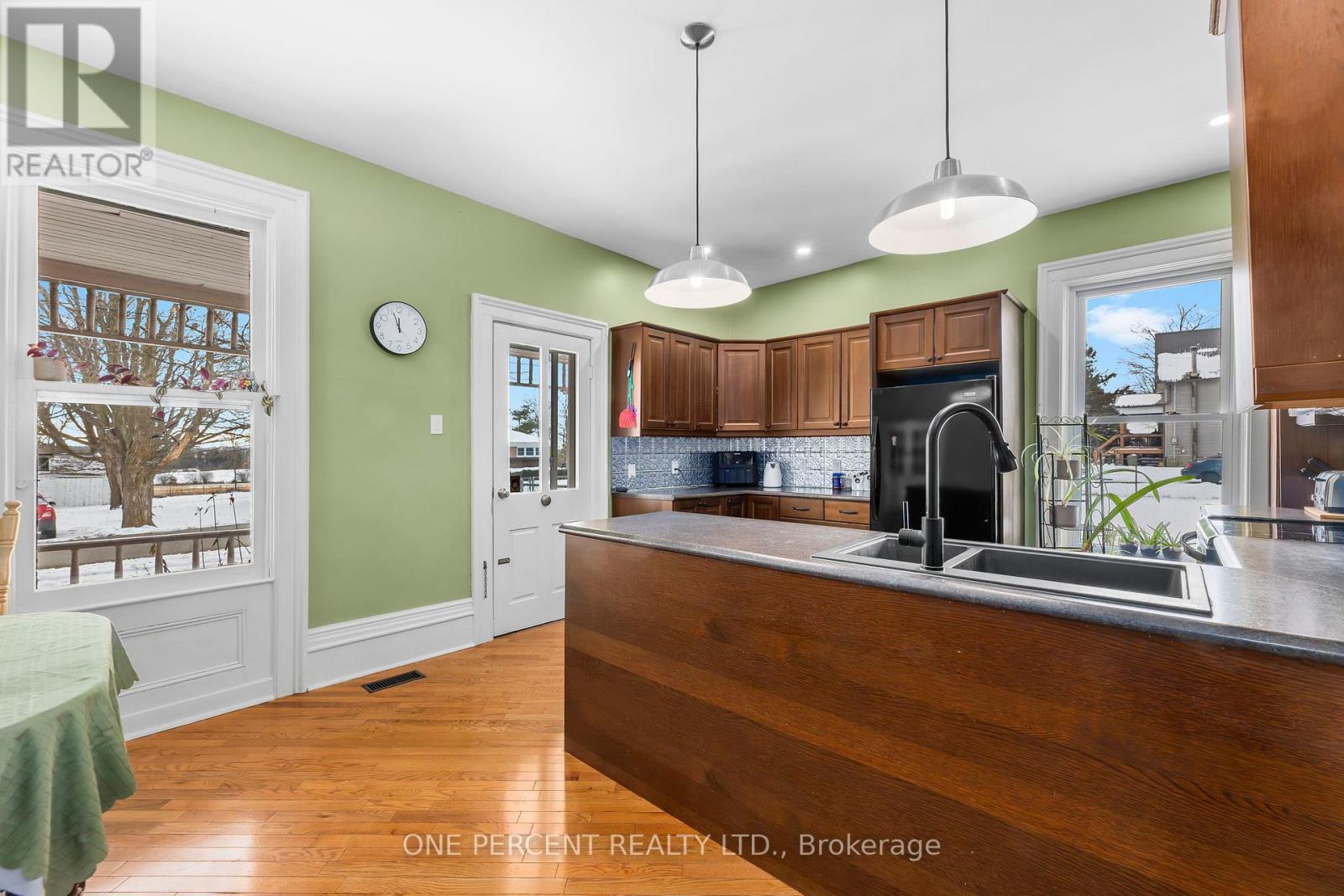 100 Nappadale Street, Kawartha Lakes, Ontario  K0M 2T0 - Photo 7 - X12602598