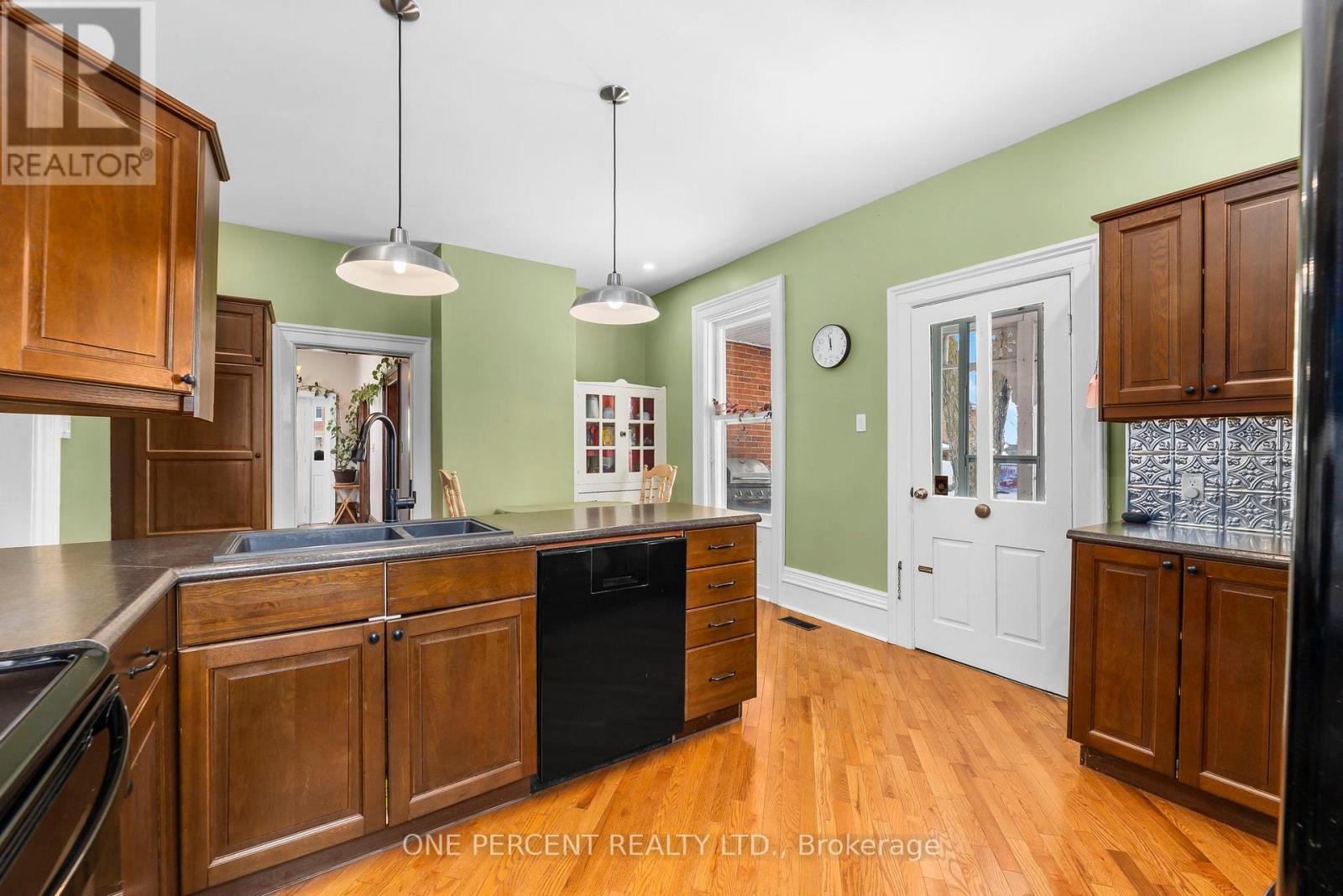 100 Nappadale Street, Kawartha Lakes, Ontario  K0M 2T0 - Photo 9 - X12602598