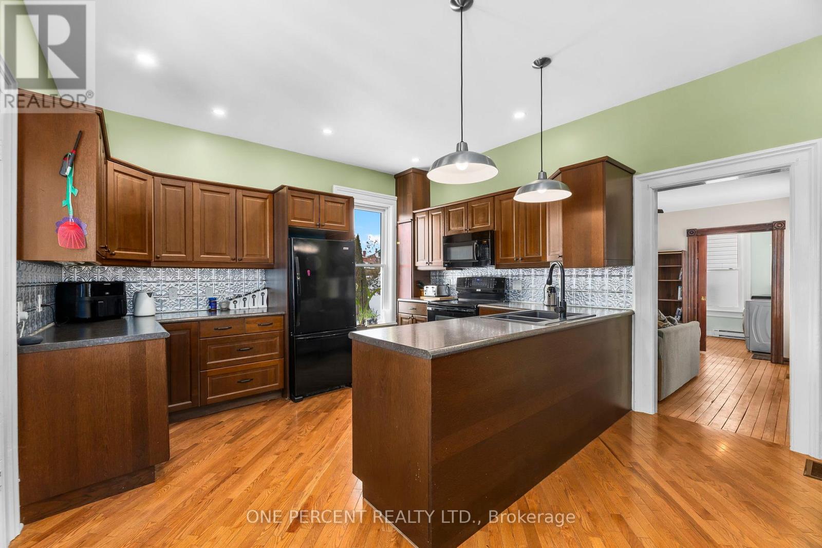 100 Nappadale Street, Kawartha Lakes, Ontario  K0M 2T0 - Photo 5 - X12602598