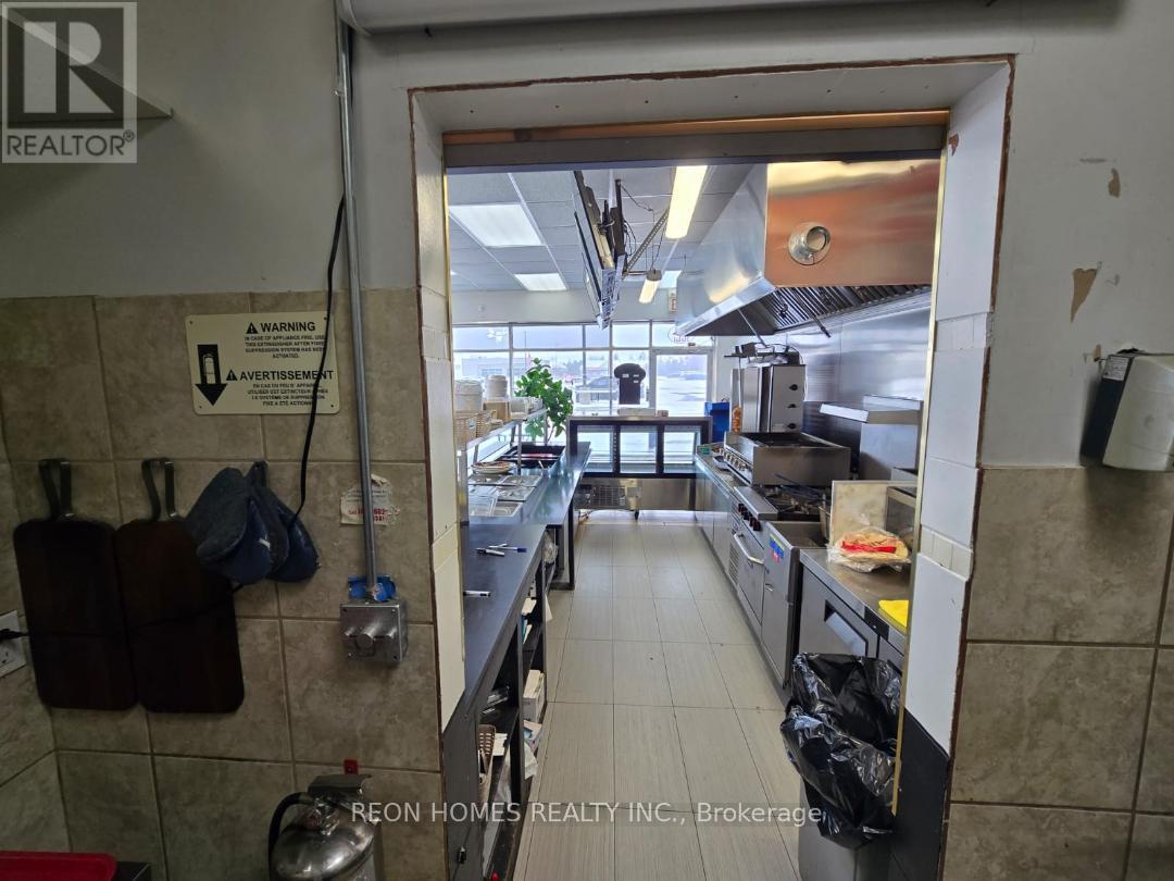 1b - 15440 Bayview Avenue, Aurora, Ontario  L4G 3G8 - Photo 6 - N12604602