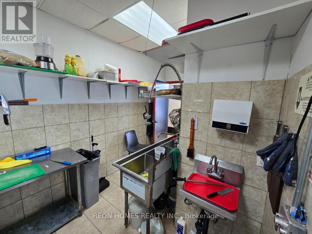 1b - 15440 Bayview Avenue, Aurora, Ontario  L4G 3G8 - Photo 8 - N12604602