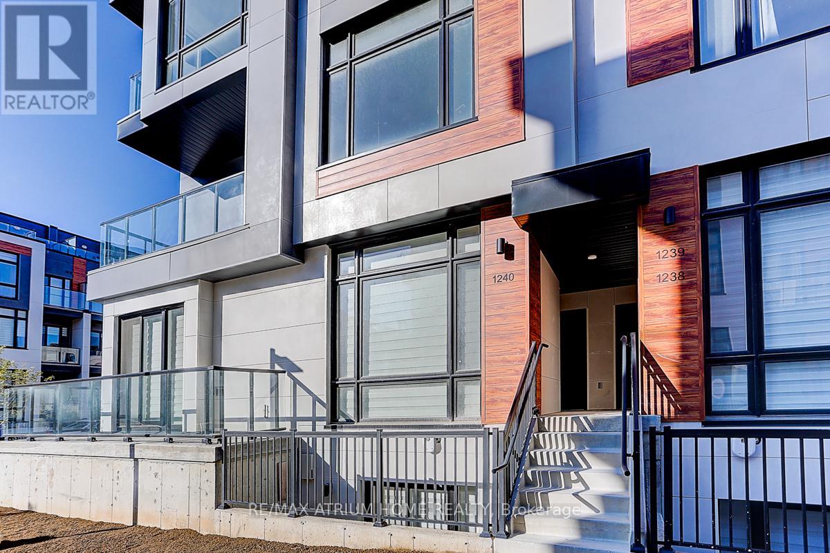 1240 - 10 David Eyer Road, Richmond Hill, Ontario  L4S 0N3 - Photo 2 - N12604646