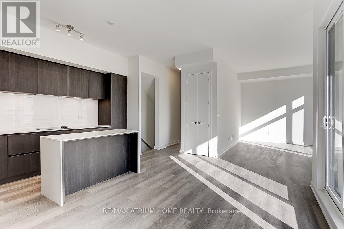 1240 - 10 David Eyer Road, Richmond Hill, Ontario  L4S 0N3 - Photo 6 - N12604646