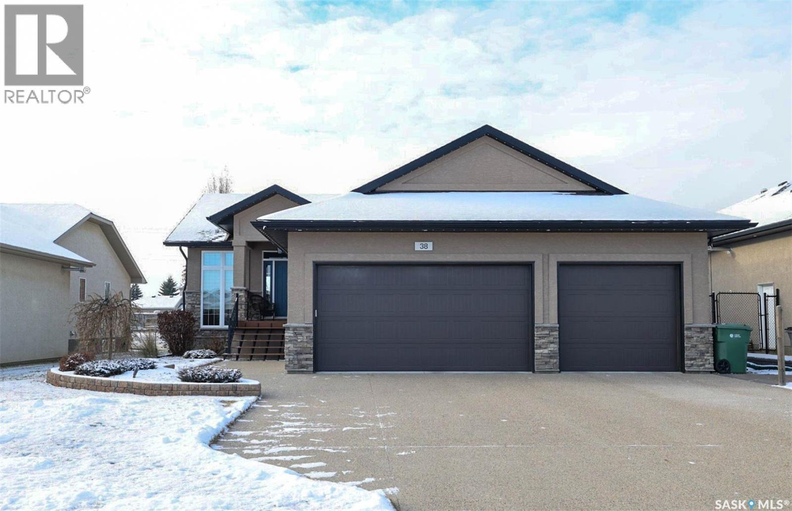 38 Bower Drive, White City, Saskatchewan  S4L 0B3 - Photo 2 - SK025086