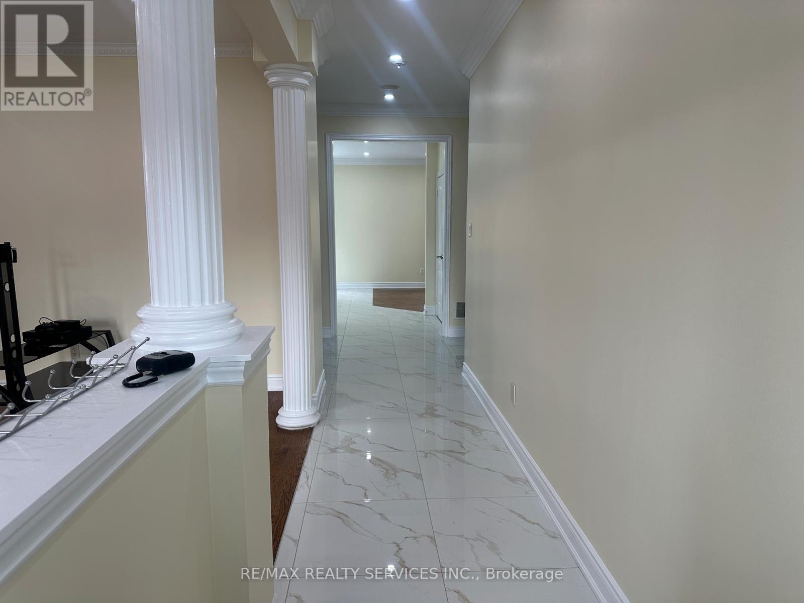 80 Farthingale Crescent, Brampton, Ontario  L7A 1W8 - Photo 4 - W12604594