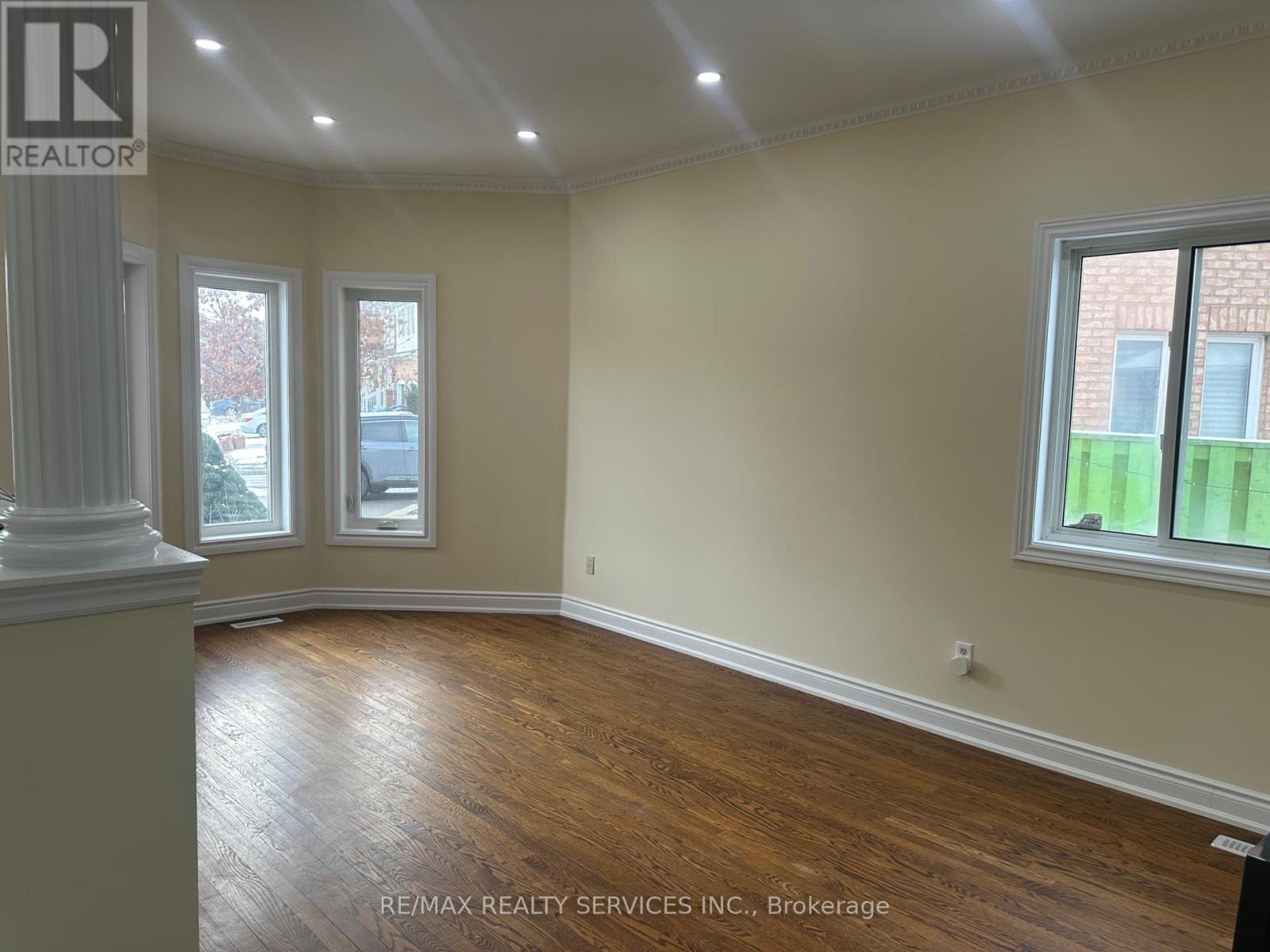 80 Farthingale Crescent, Brampton, Ontario  L7A 1W8 - Photo 5 - W12604594