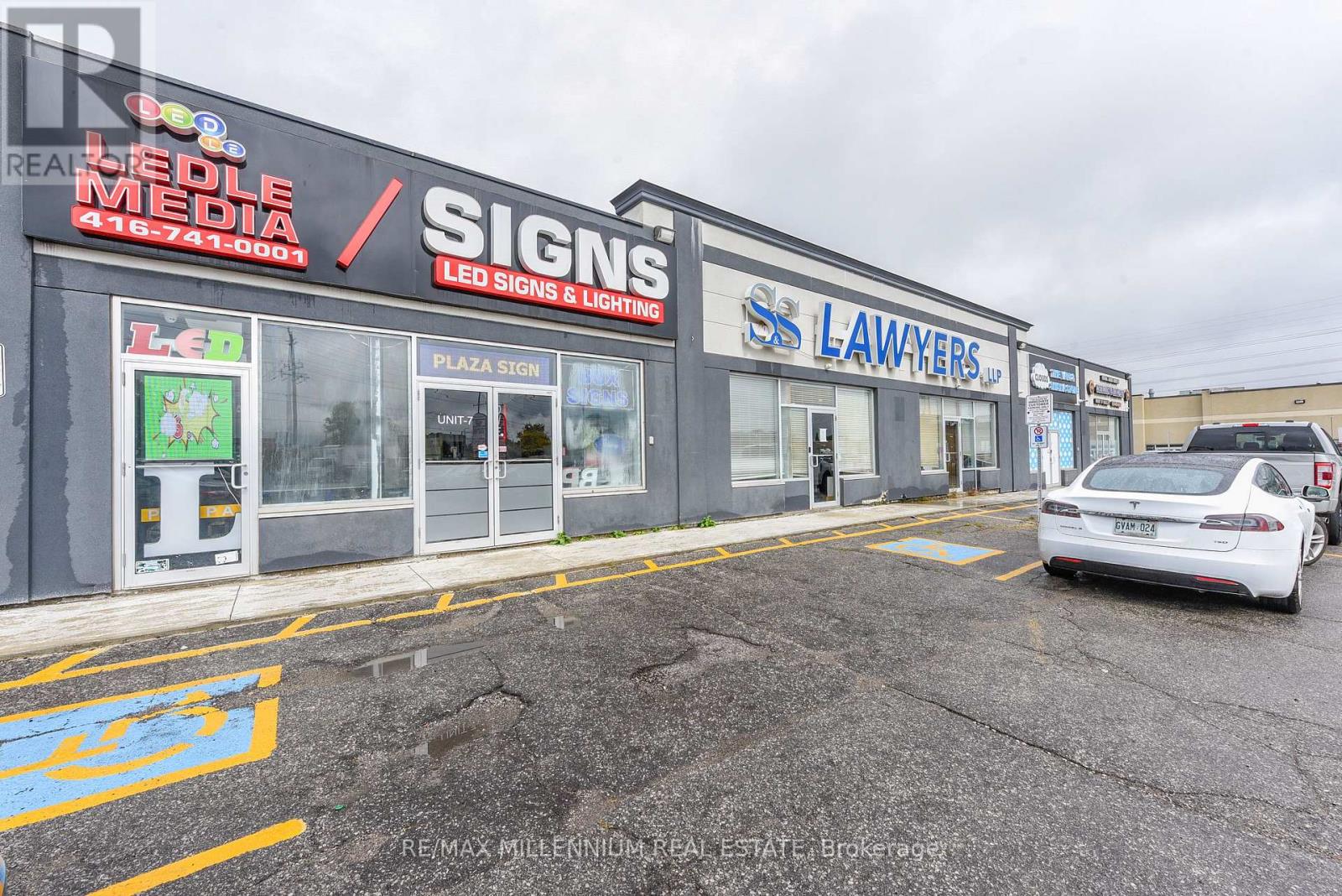 7 - 1780 Albion Road, Toronto, Ontario  M9V 1C1 - Photo 3 - W12604458