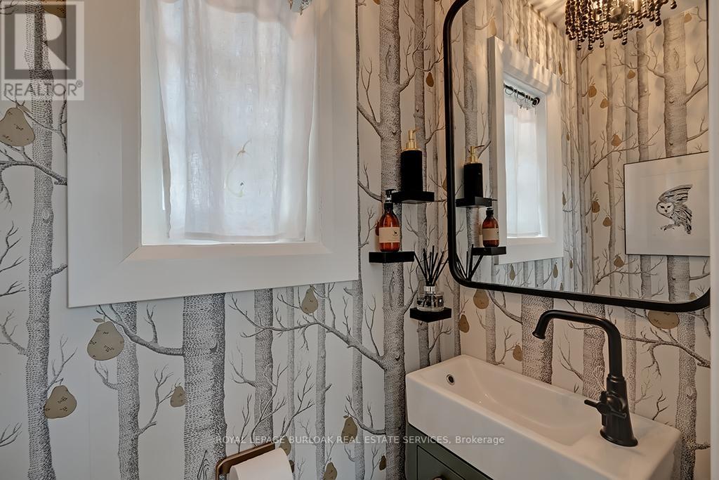 1060 Mohawk Road, Burlington, Ontario  L7T 3M6 - Photo 19 - W12137496