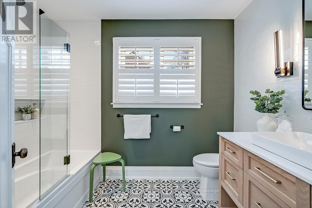 1060 Mohawk Road, Burlington, Ontario  L7T 3M6 - Photo 25 - W12137496