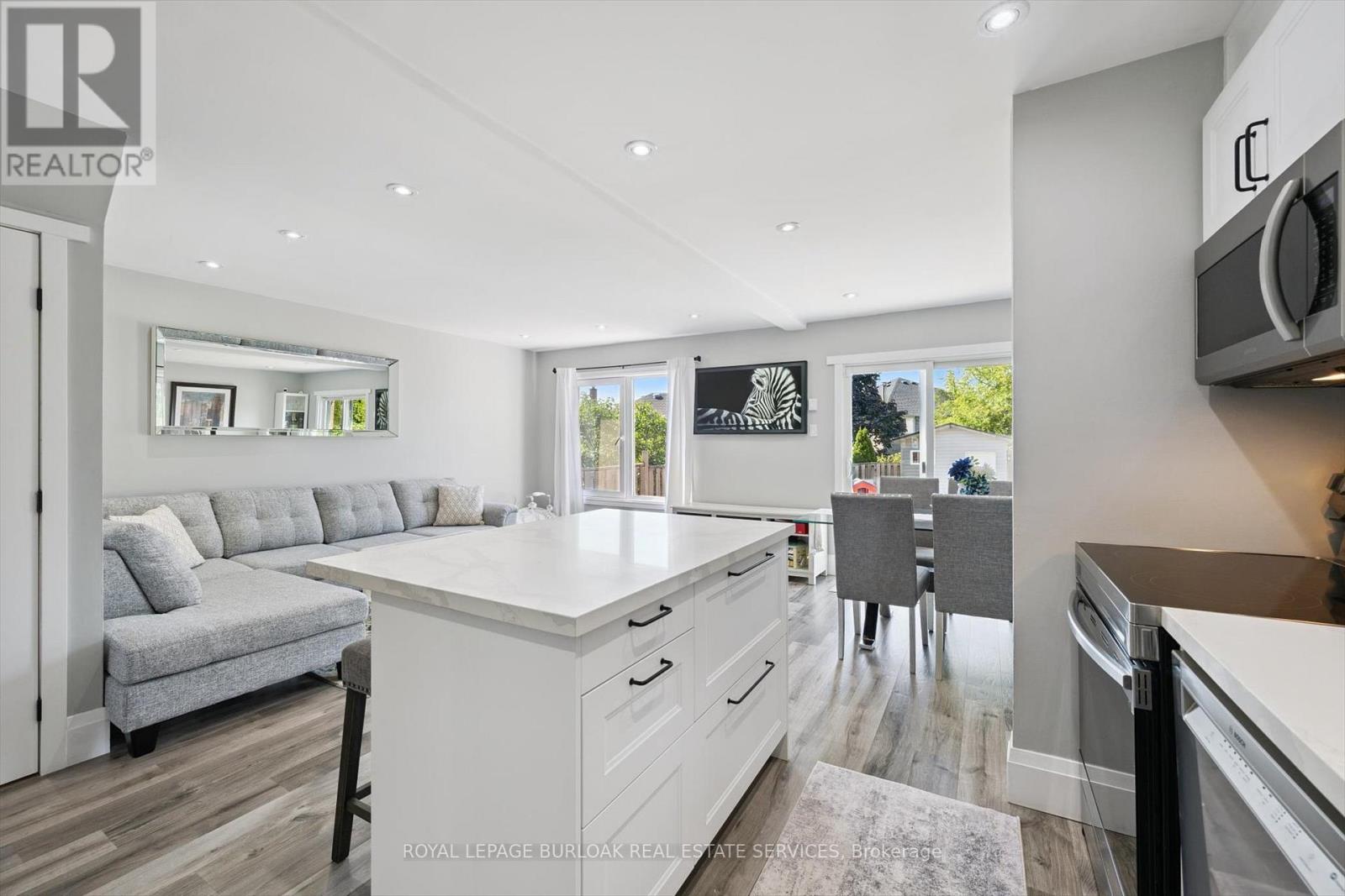 2152 Pelee Boulevard, Oakville, Ontario  L6H 4C8 - Photo 15 - W12409007