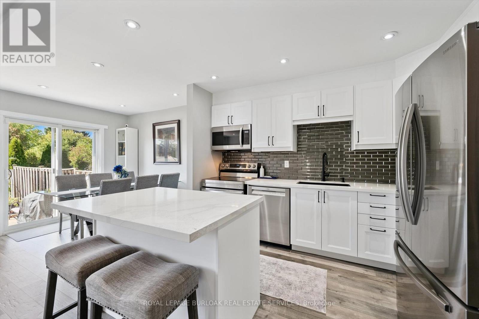 2152 Pelee Boulevard, Oakville, Ontario  L6H 4C8 - Photo 16 - W12409007