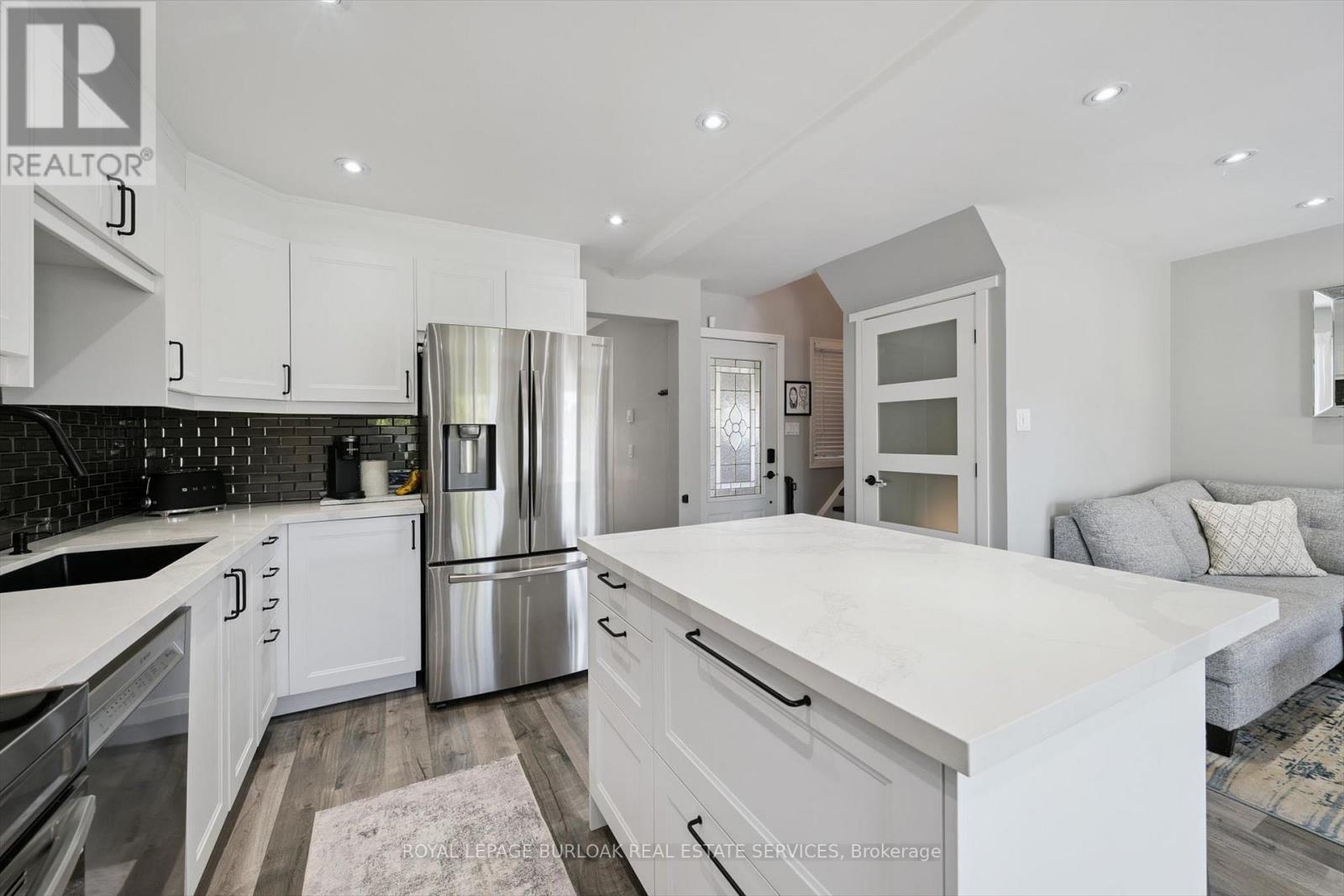 2152 Pelee Boulevard, Oakville, Ontario  L6H 4C8 - Photo 14 - W12409007