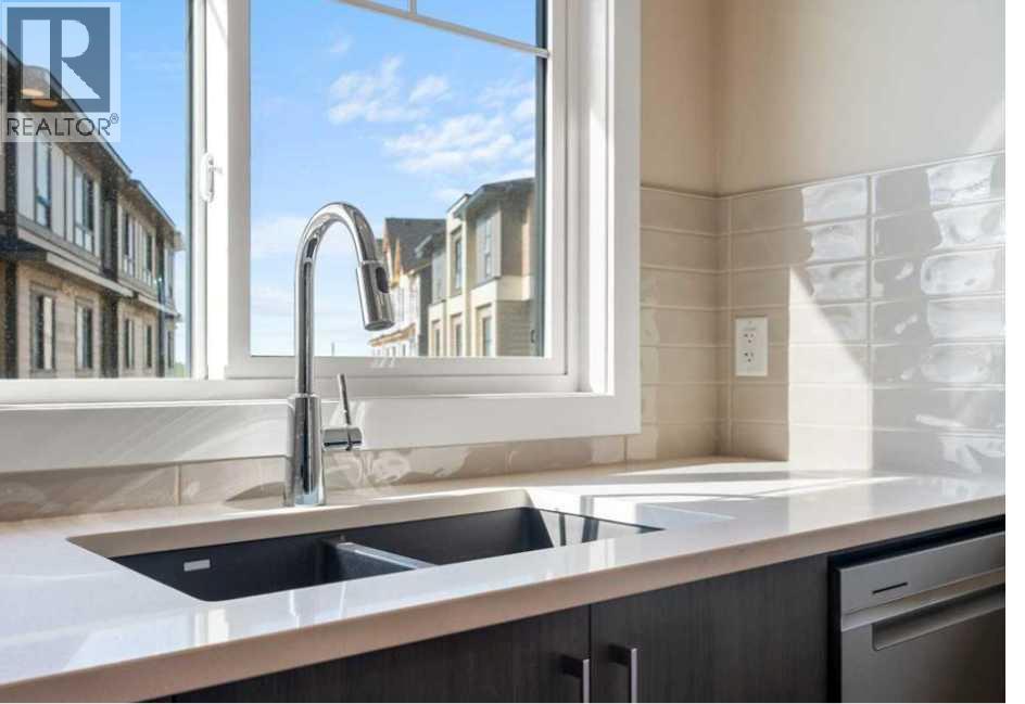 72, 285 Chelsea Court, Chestermere, Alberta T1X 2W7 - Photo 7 - A2255989