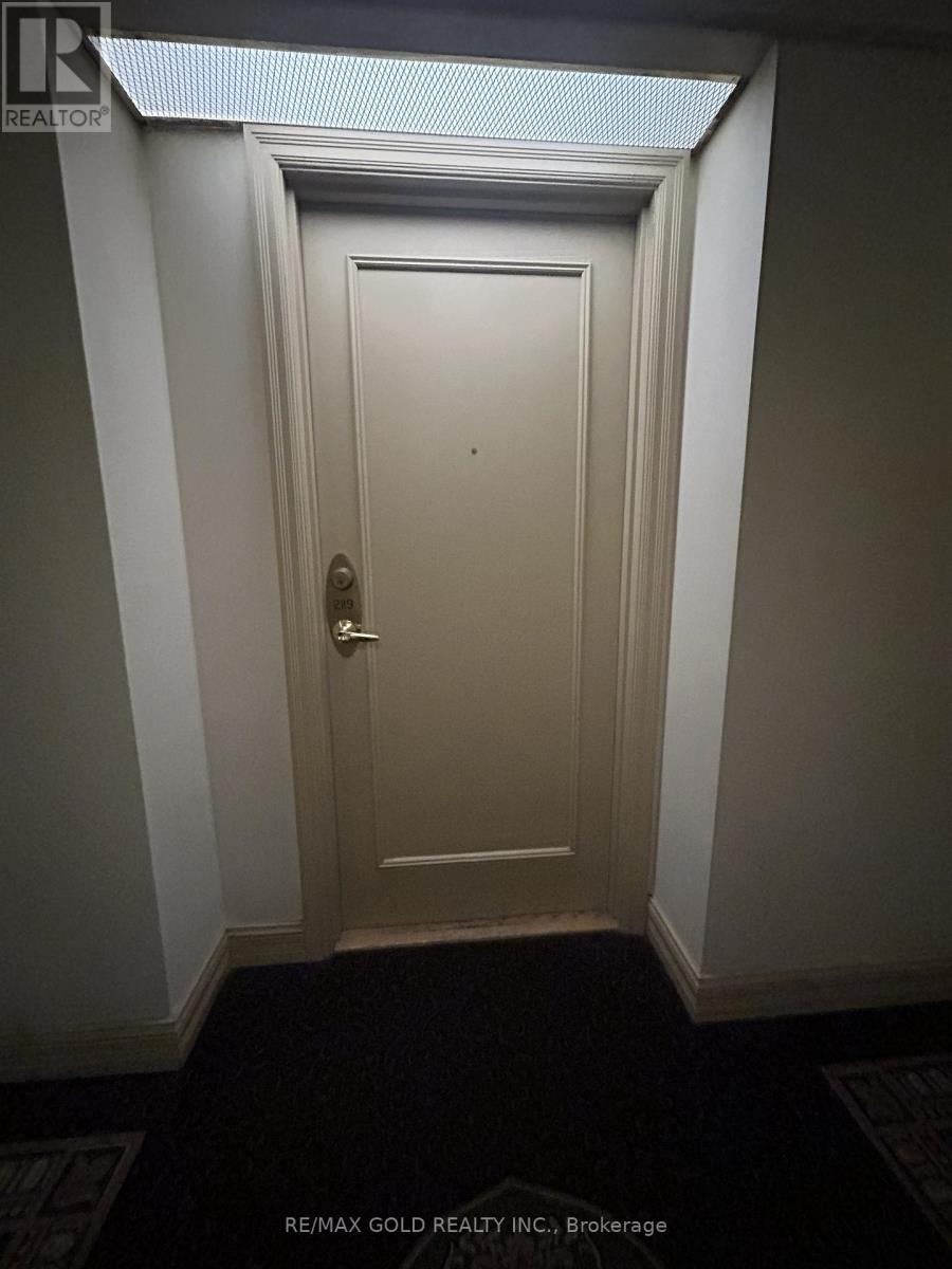 2119 - 25 Kingsbridge Garden, Mississauga, Ontario  L5R 4B1 - Photo 17 - W12430332