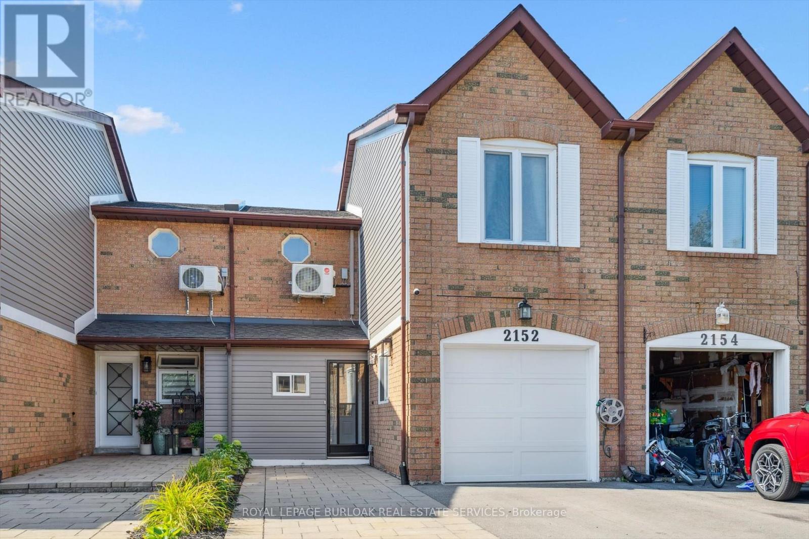 2152 Pelee Boulevard, Oakville, Ontario  L6H 4C8 - Photo 3 - W12409007